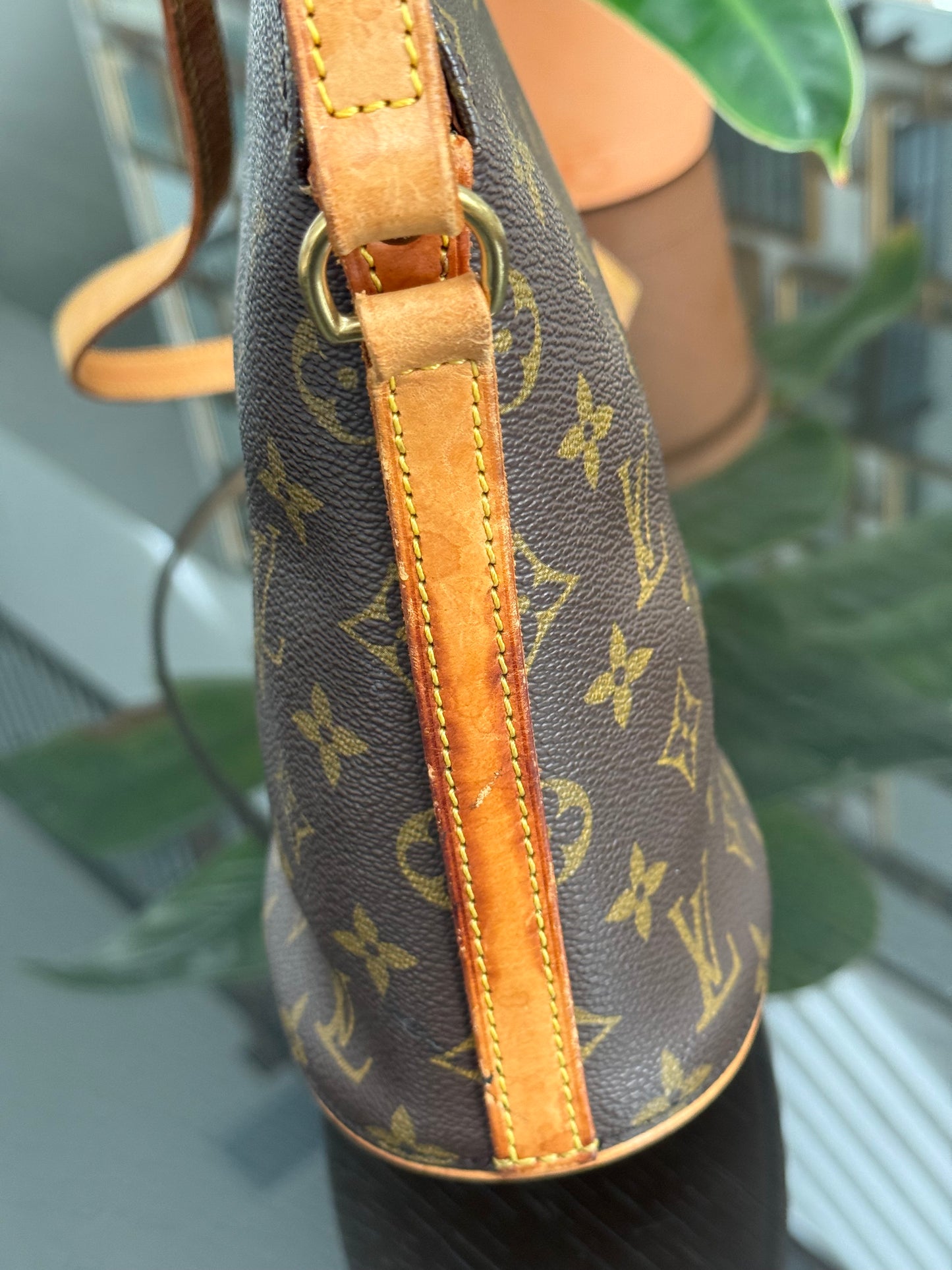 Drouot Crossbody 📅 Year: 1997