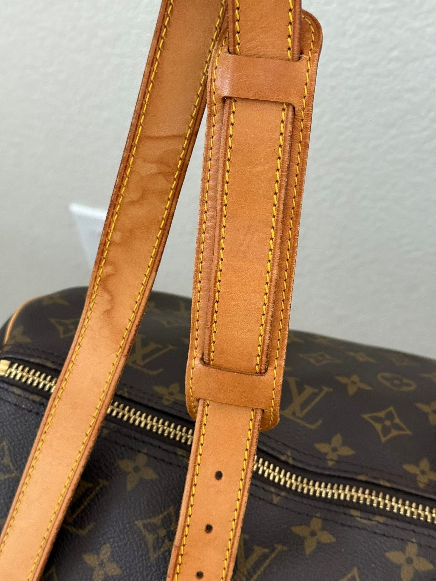 Keepall 60 Bandoulier with Original Strap, Luggage Tag and Poignet 📅 Year: 1991