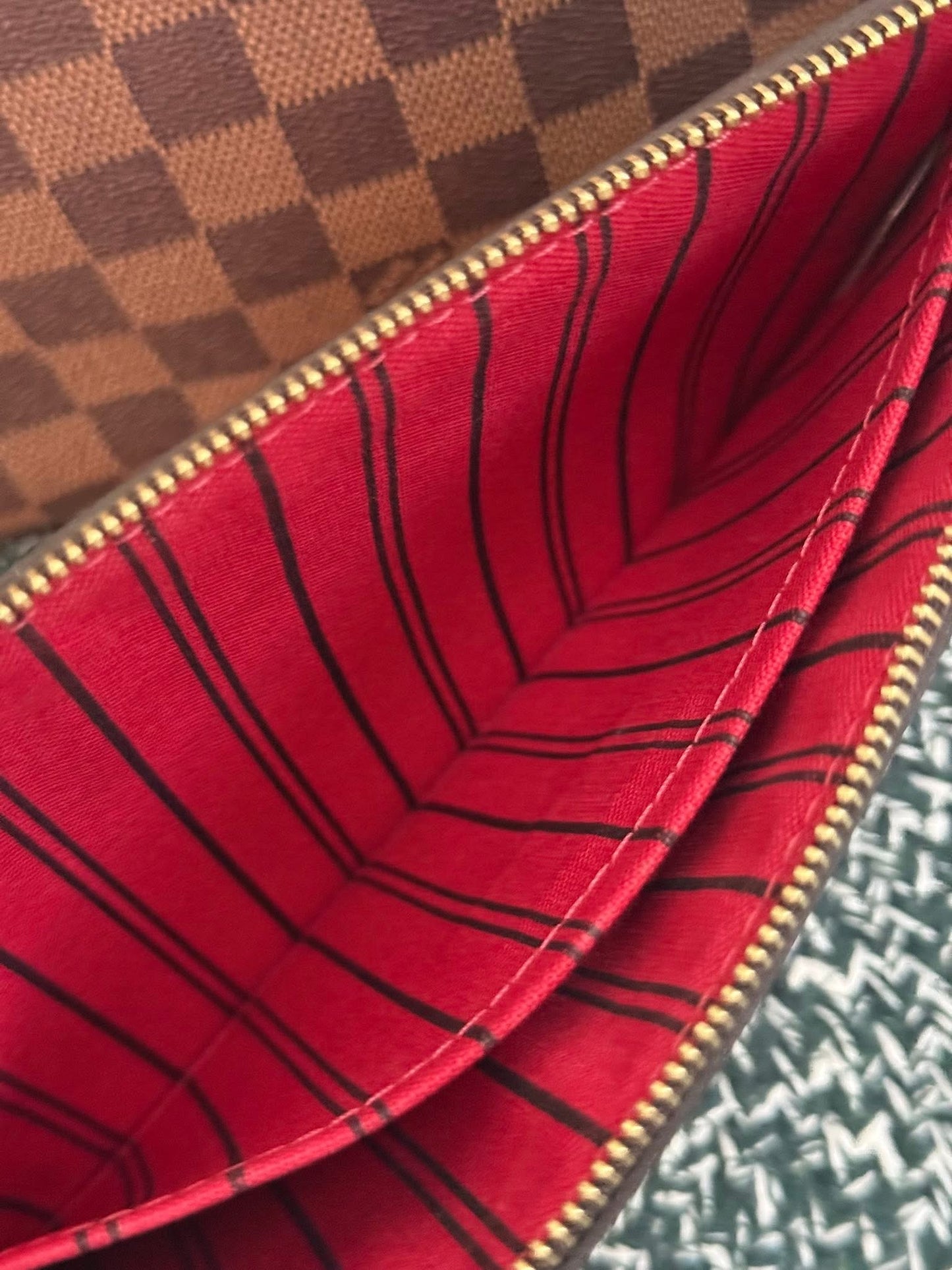 Neverfull MM in DE with Pouch comes with Dustbag and Non branded Twilly 🌺 📅 Year: 2015