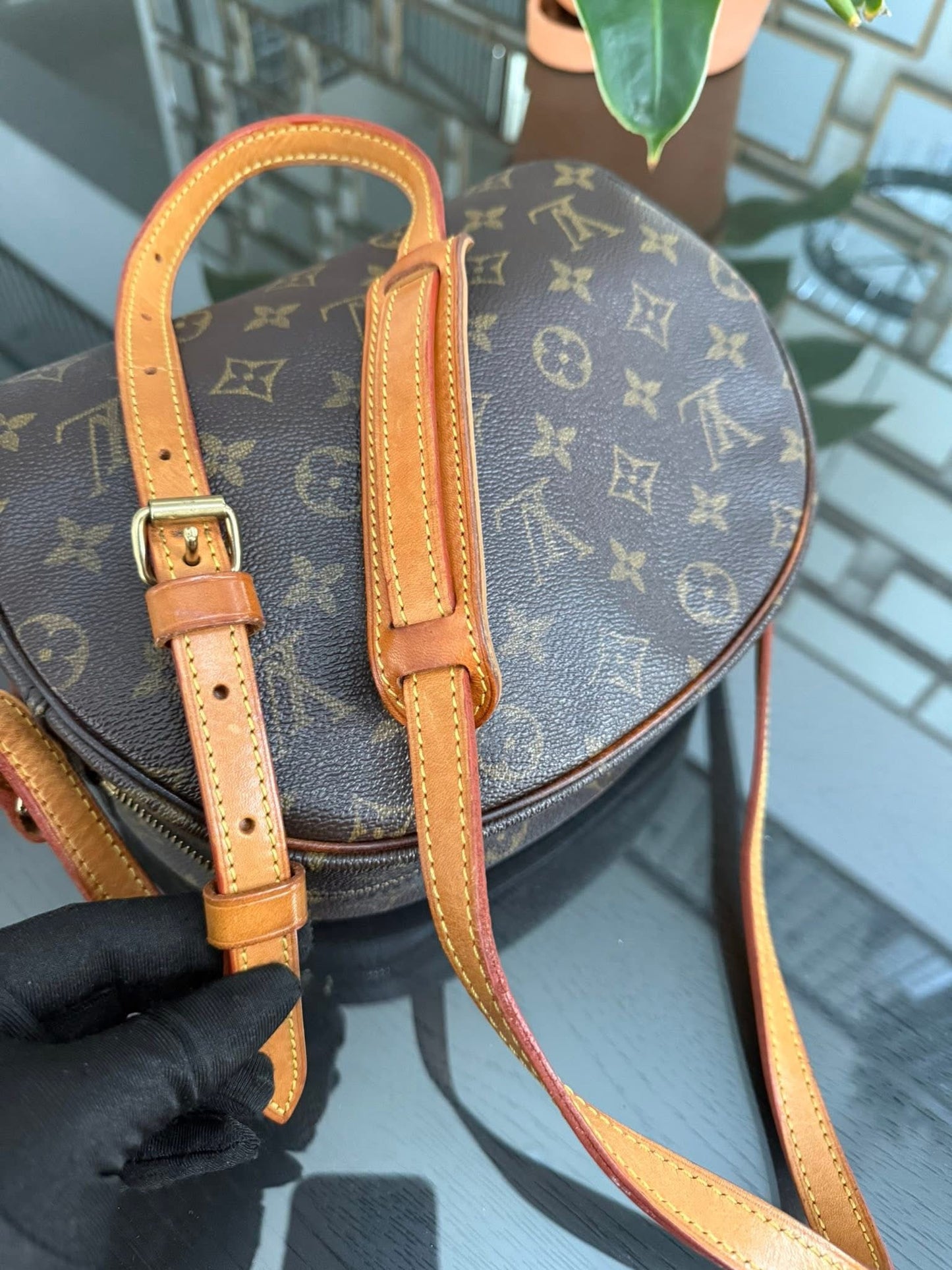 Blois Crossbody -🗓️ Year: 1994