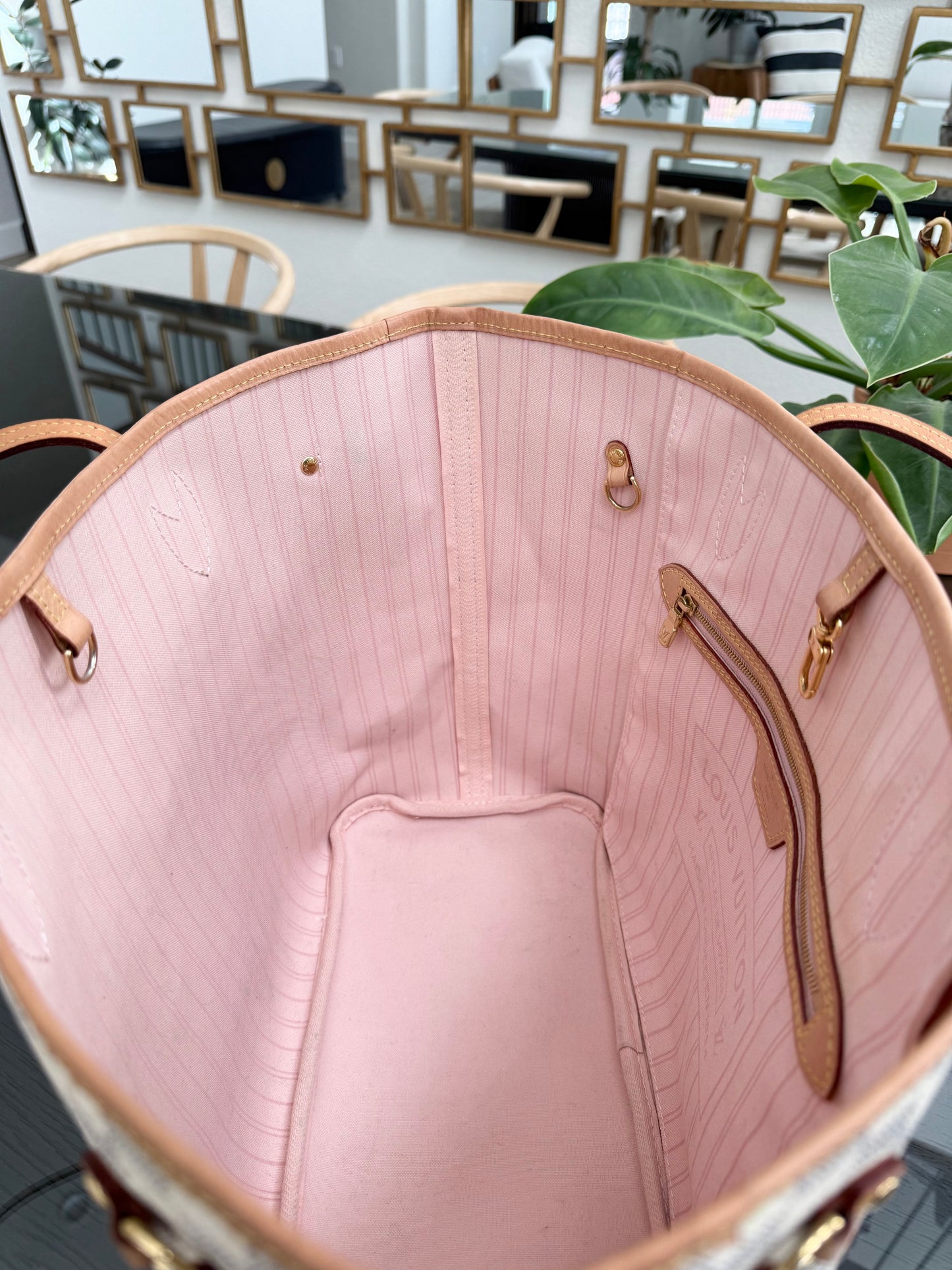 Neverfull MM Azur in Rose Ballerine with Dustbag 📅 Year: 2020