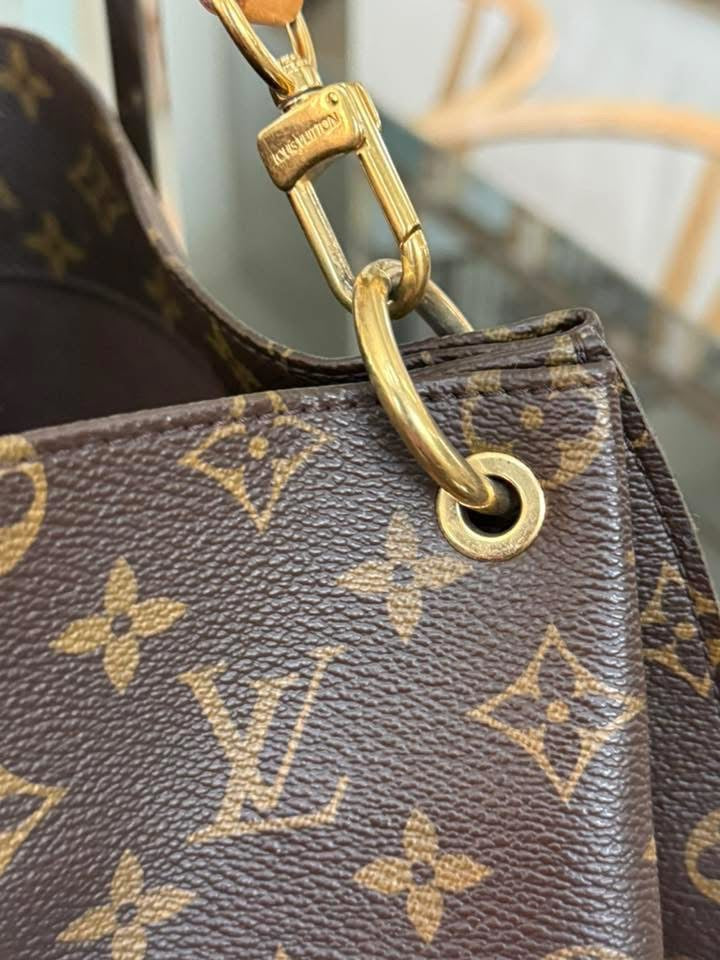 Hobo Metis in Monogram with Original Strap and Dustbag 📅 Year: 2013