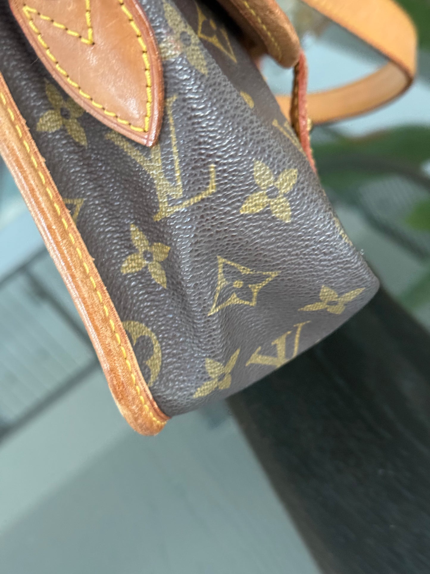 Gibeciere MM Crossbody Messenger -
📅 Year: 1991