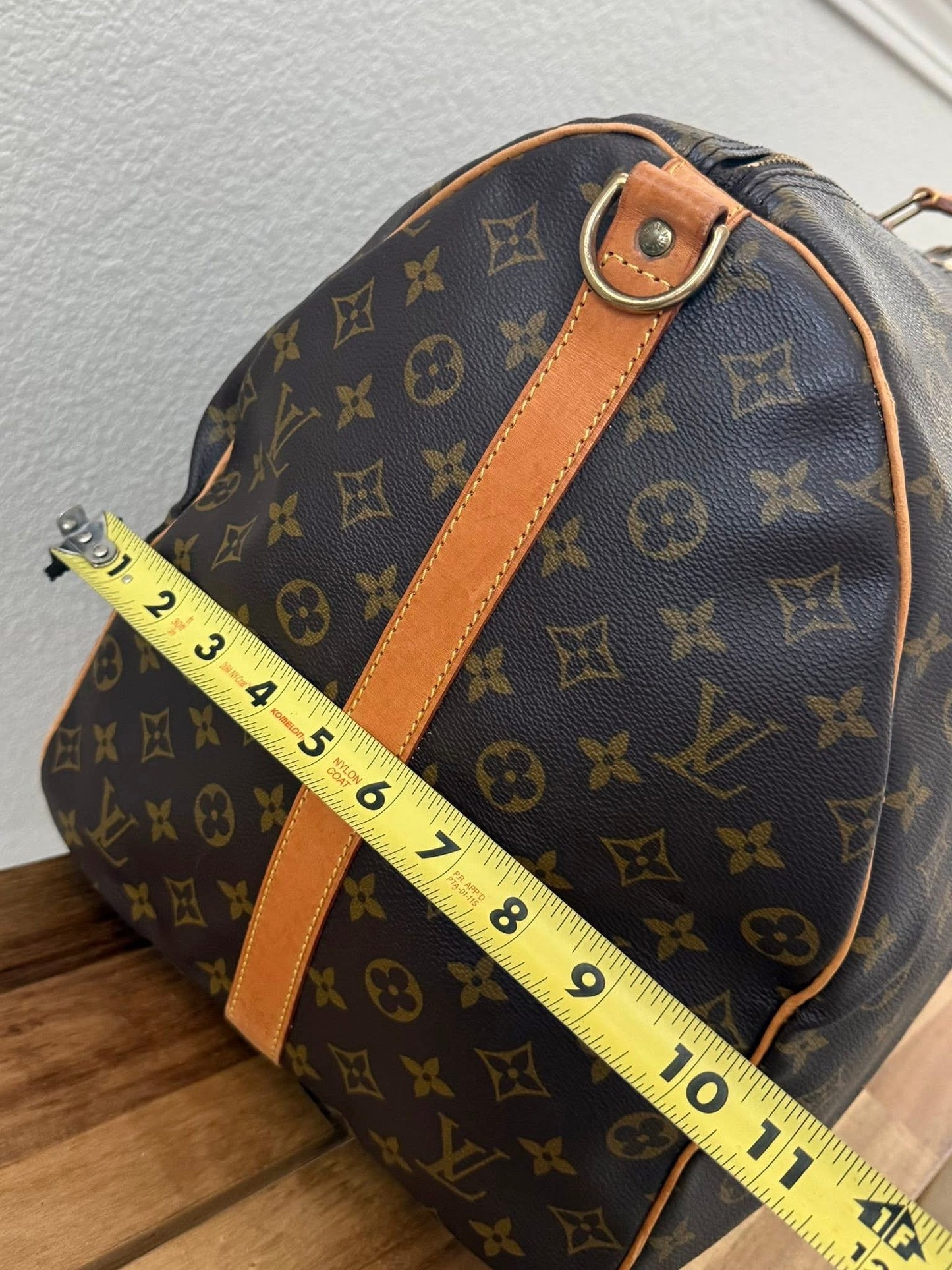Keepall 60 Bandoulier with Original Strap, Luggage Tag and Poignet 📅 Year: 1994