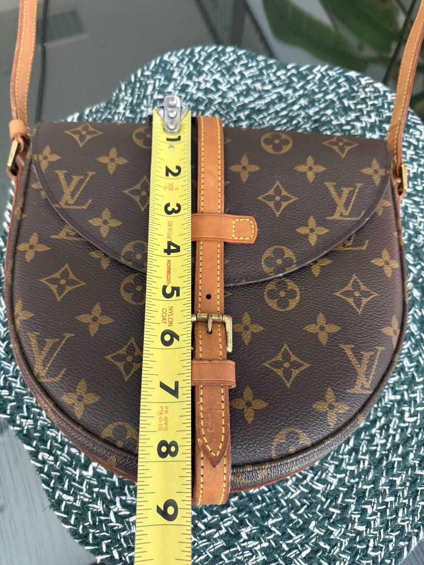 Chantilly MM Crossbody Bag 🌺 📅 Year: 1995