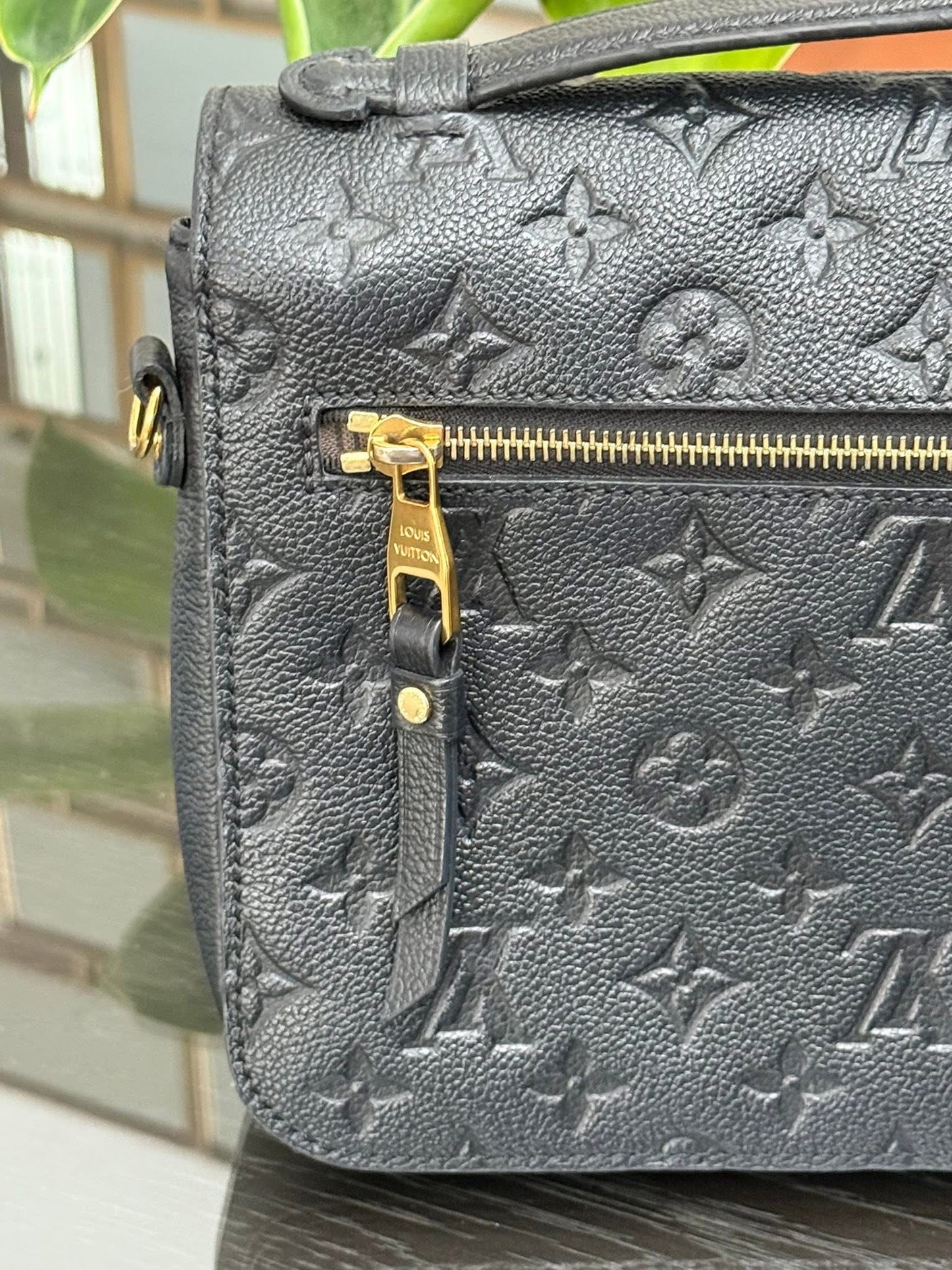 Pochette Metis Emptiente Noir with Box, Dustbag, Insert Organizer, Box and Paper bag -Microchip & Authenticed