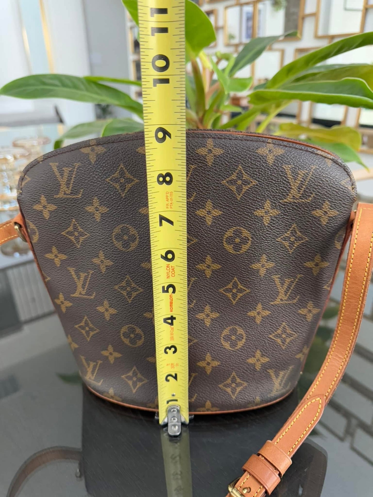 Drouot Crossbody 
📅 Year: 2001