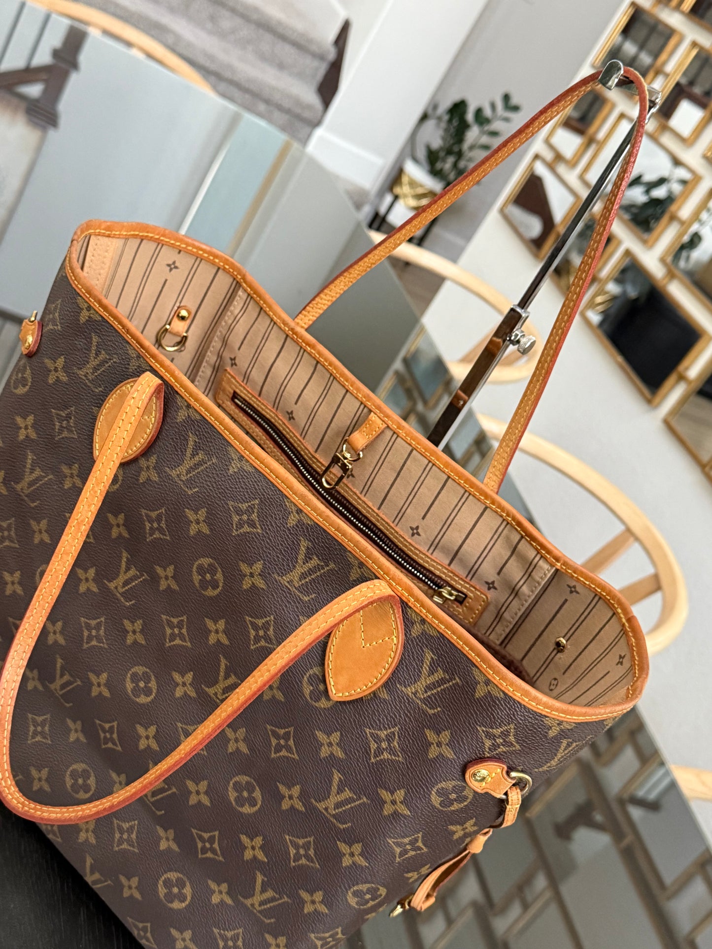 Neverfull MM with Dustbag and Insert Organizer 🗓️ Year: 2008