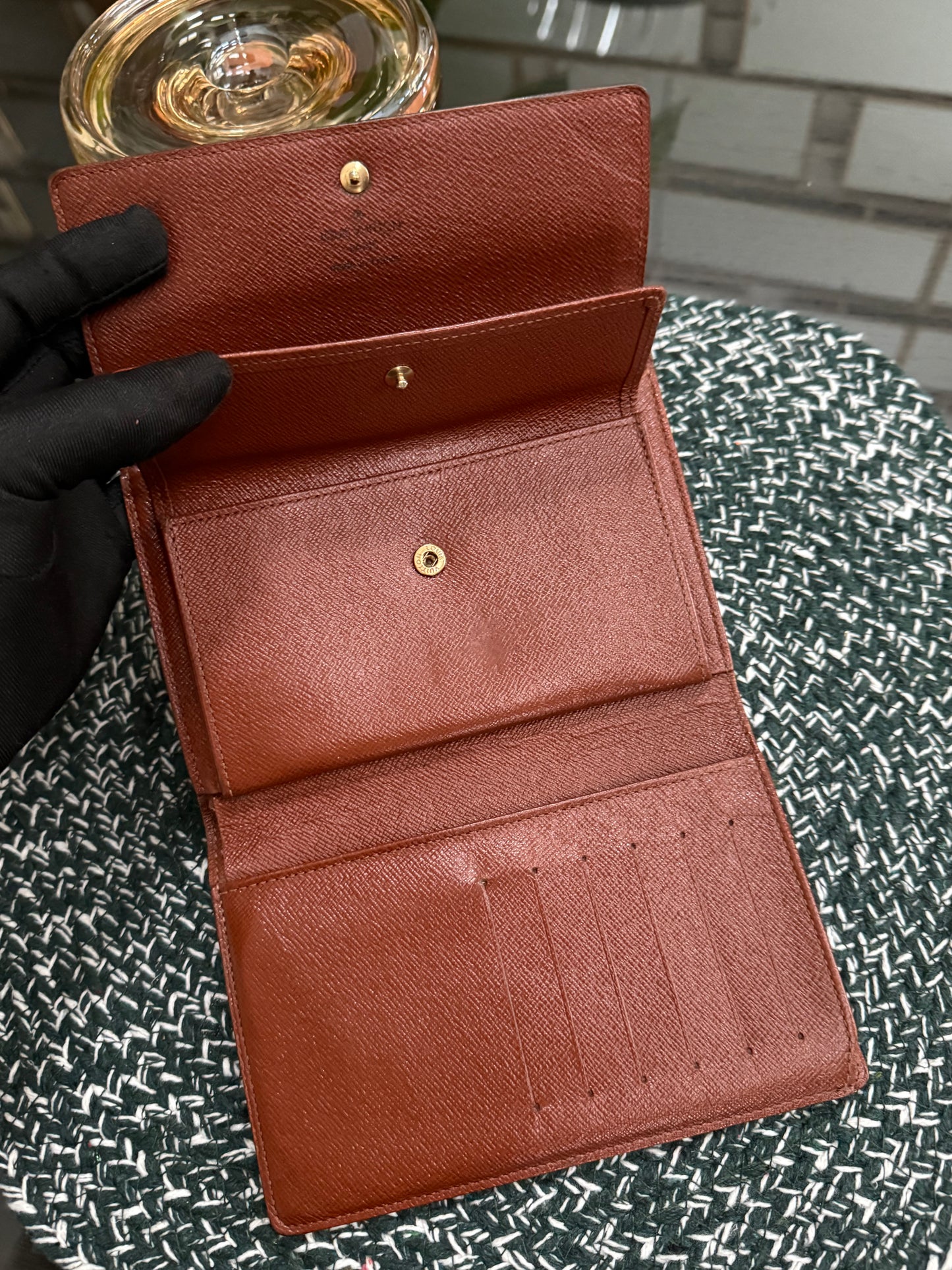 Etui Wallet Passport Holder in Monogram with 6 Cardholders 🗓️ Year: 1999