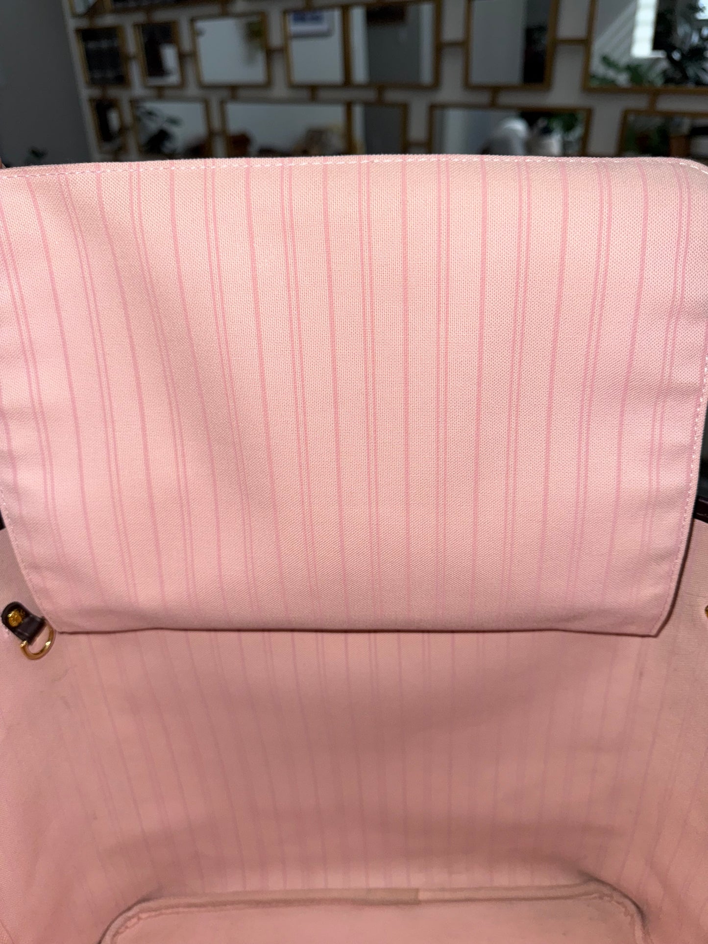 Neverfull MM in Rose Ballerine interior with Dustbag - Microchip