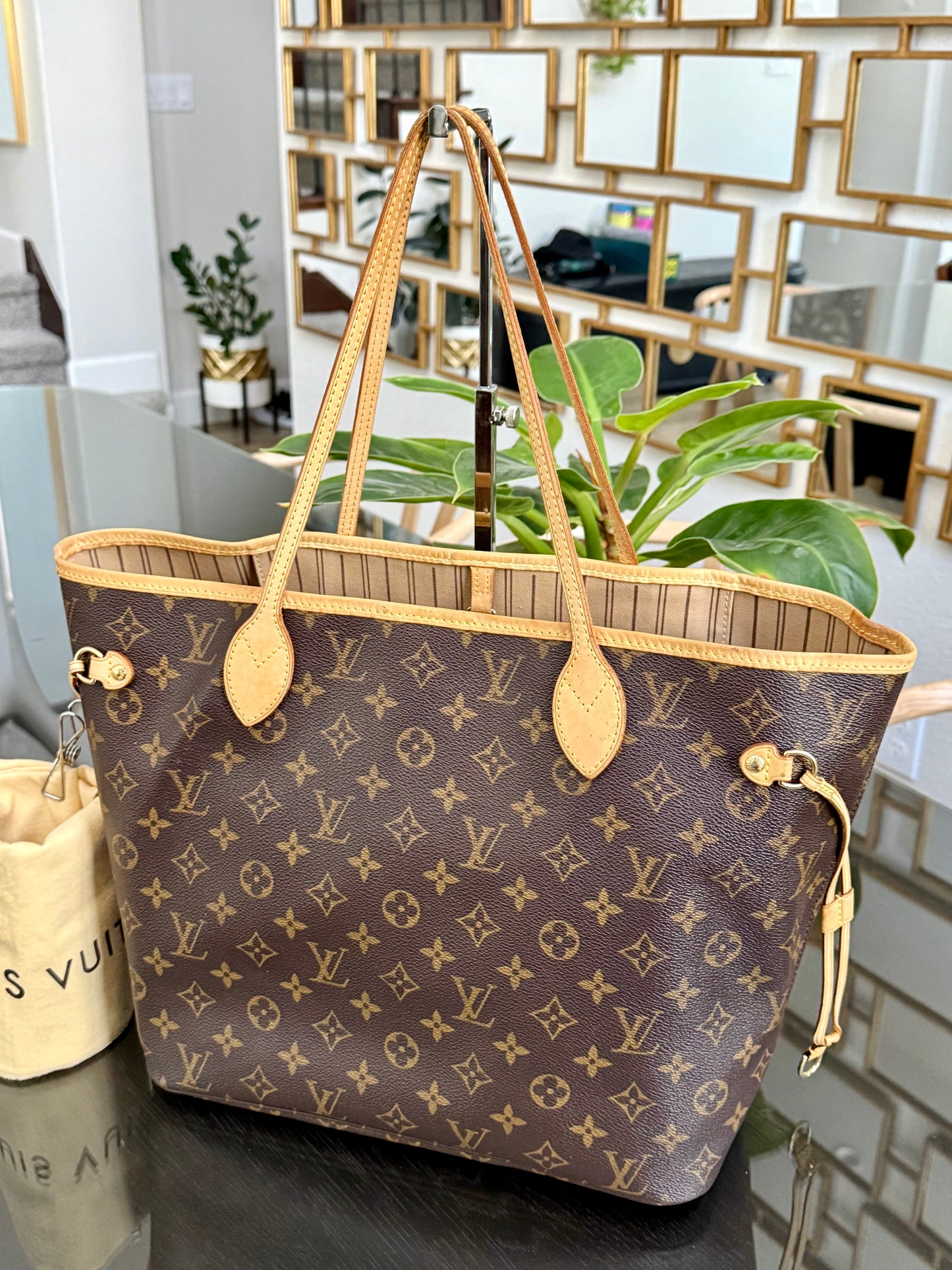 Neverfull MM in Monogram with Dustbag 🗓️ Year: 2007