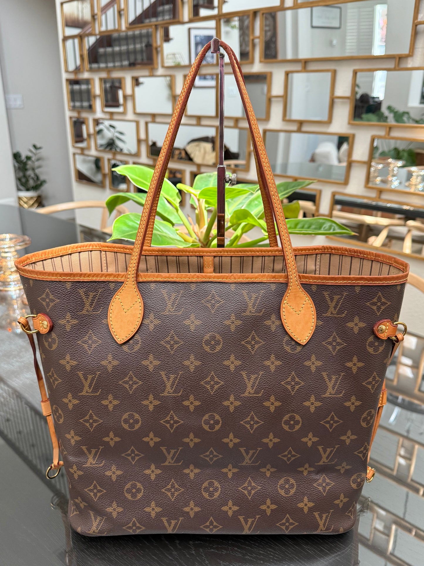 Neverfull MM with Dustbag 📅 Year: 2016