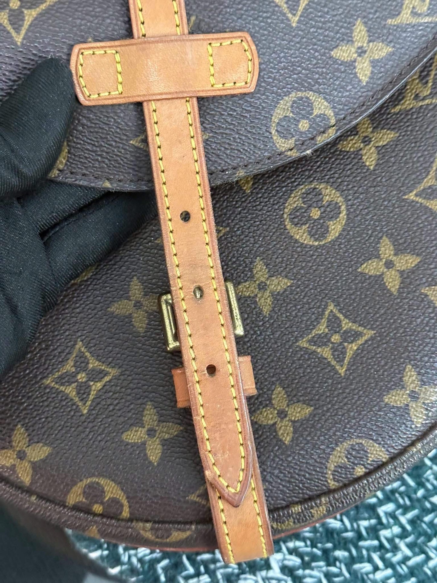 Chantilly MM Crossbody Bag 🌺 📅 Year: 1995