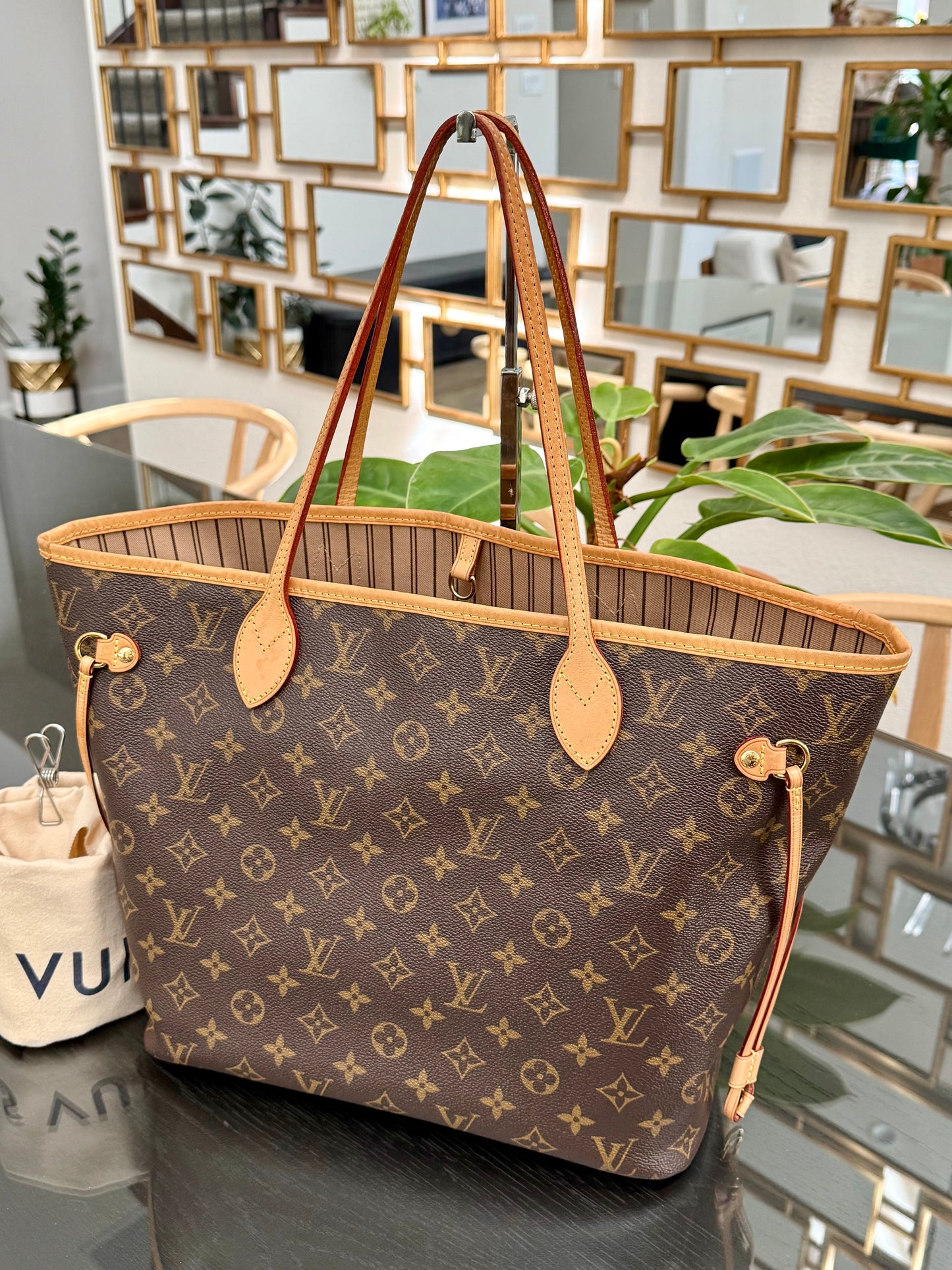 Neverfull MM in Monogram with Dustbag and Insert Organizer 📅 Year: 2017