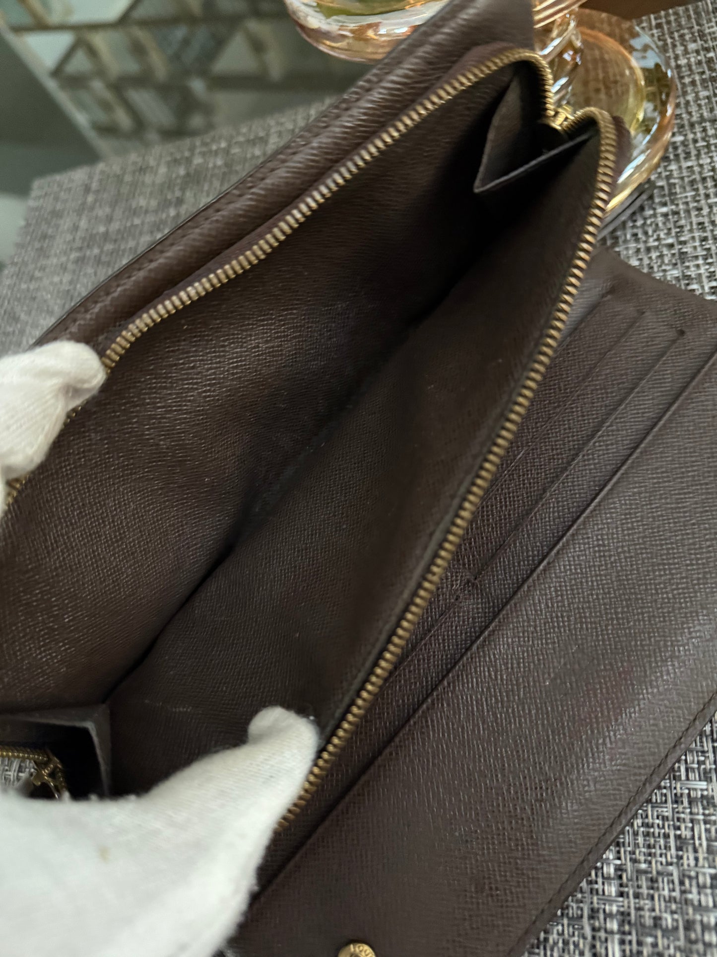 Insolite Wallet in De -Year 2011