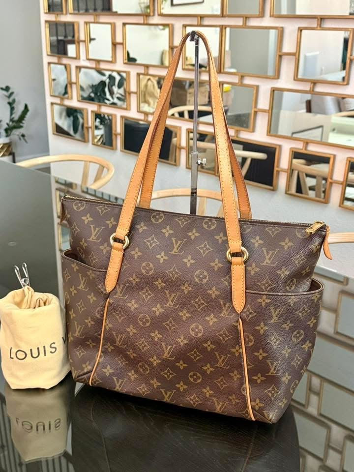 Totally MM in Monogram with Dustbag and Insert Organizer 📅 Year: 2010