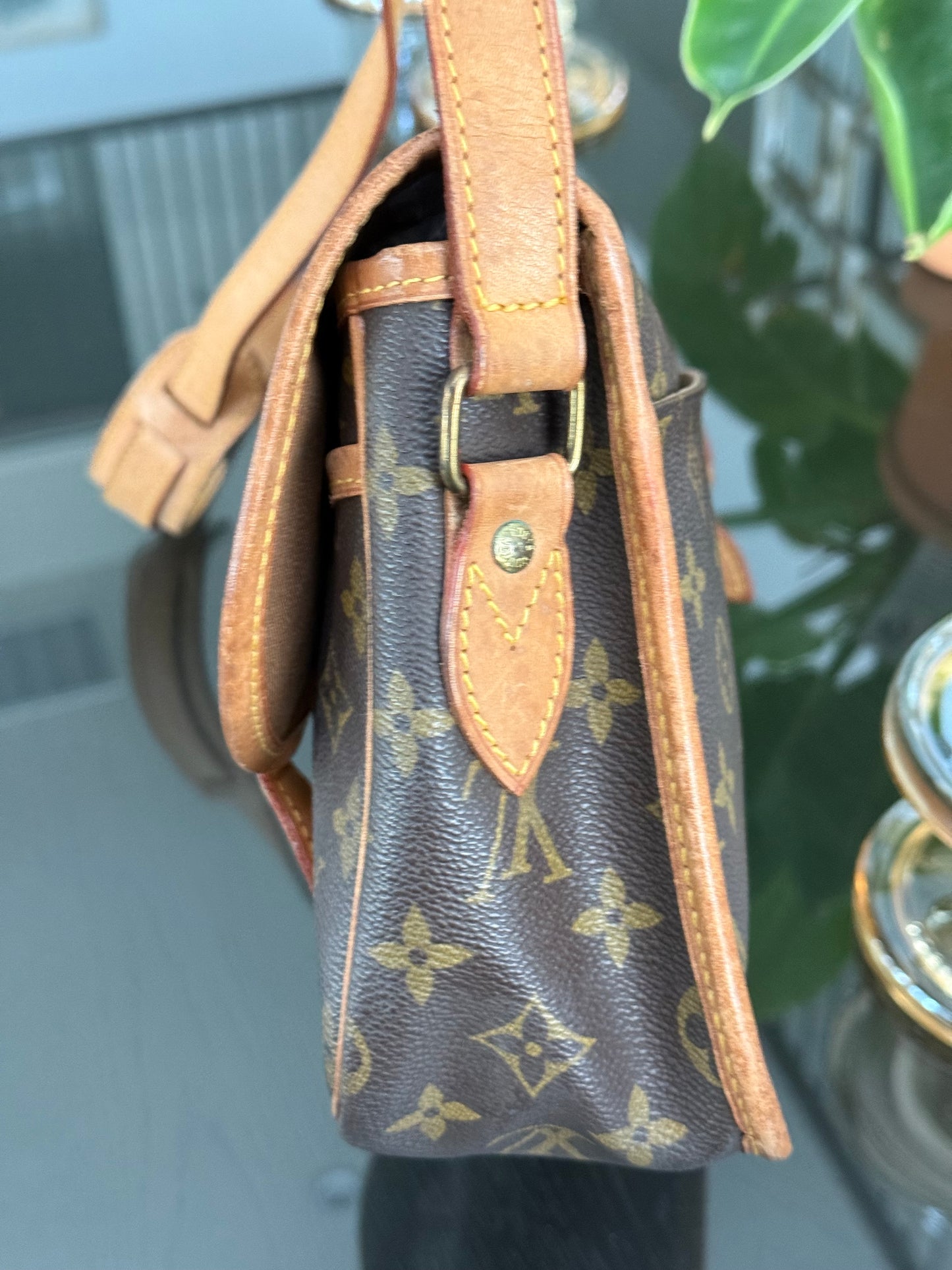 Gibeciere MM Crossbody Messenger -
📅 Year: 1991