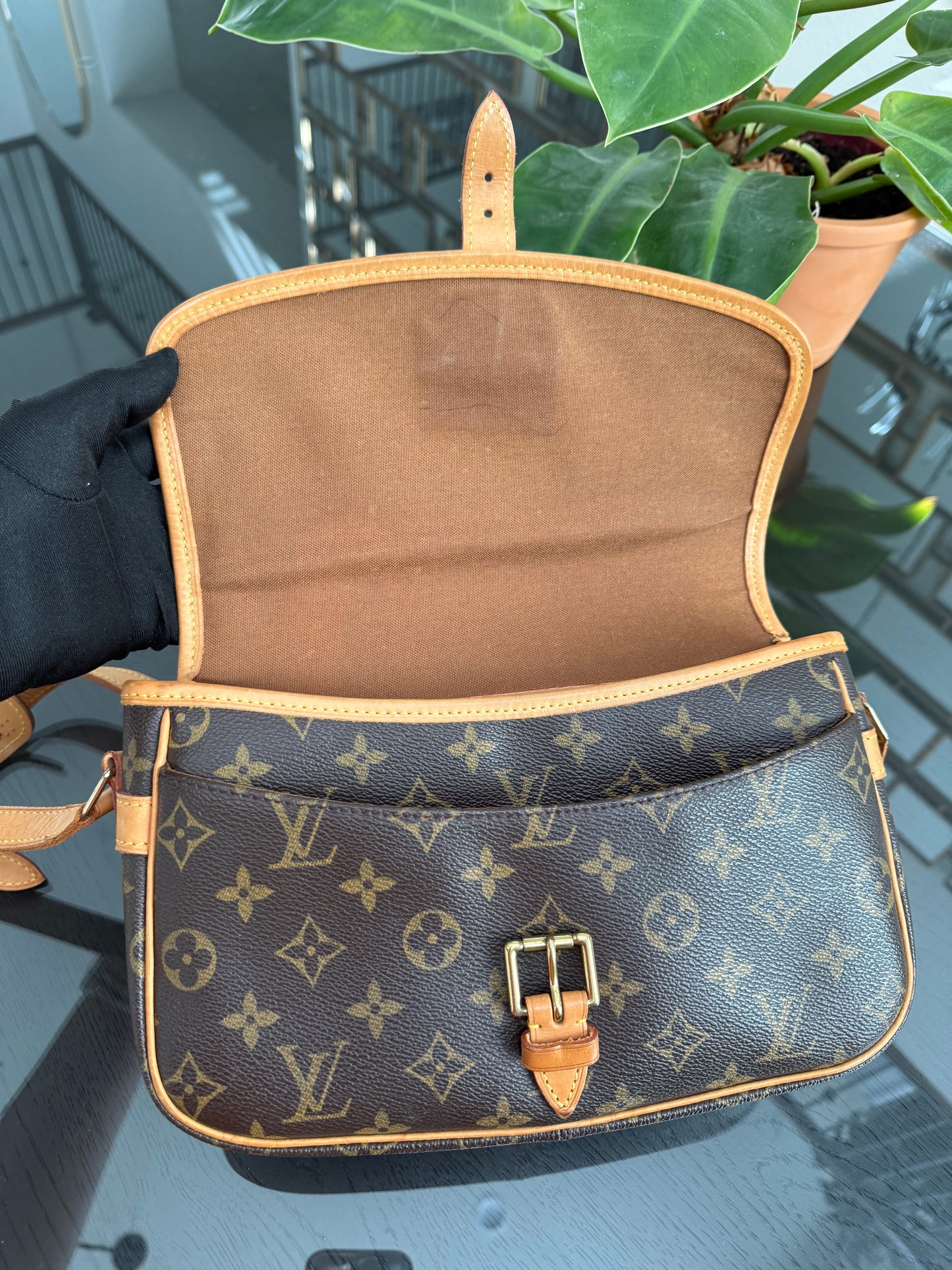 Sologne Crossbody 📅 Year: 2003