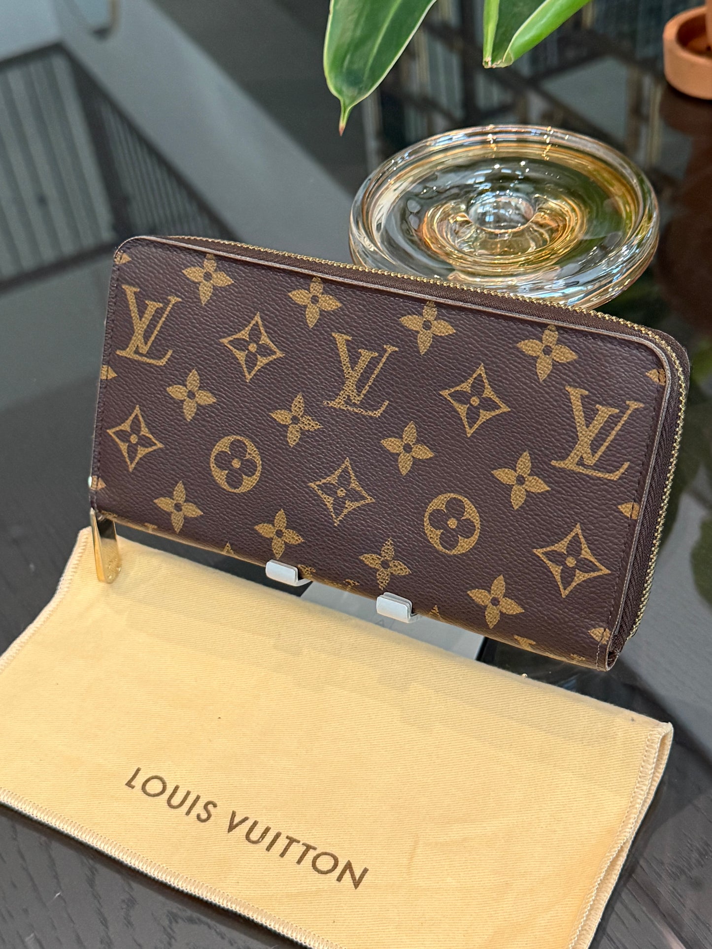 Zippy Long Wallet in Monogram with Dustbag 🗓️ Year: 2014