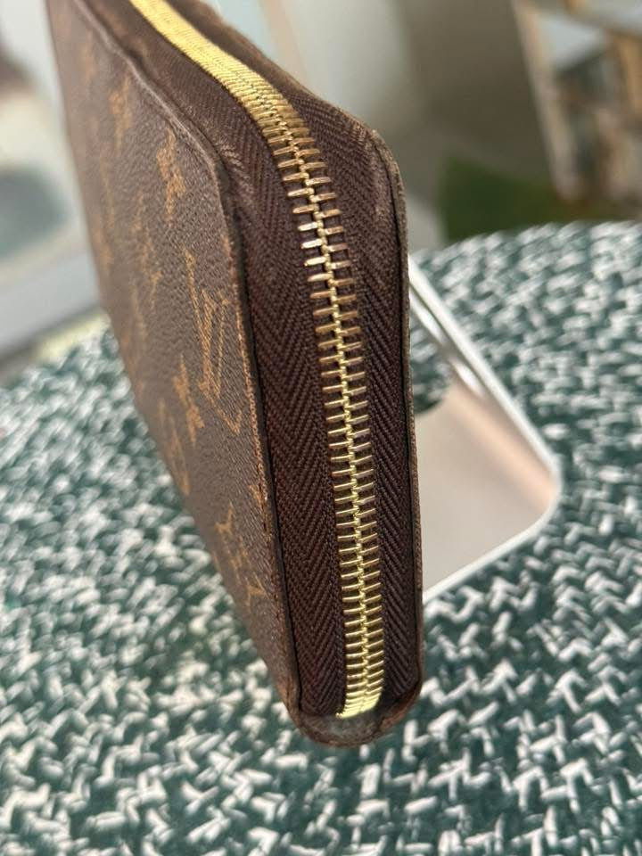 Monogram Zippy Long Wallet 🗓️ Year: 2009