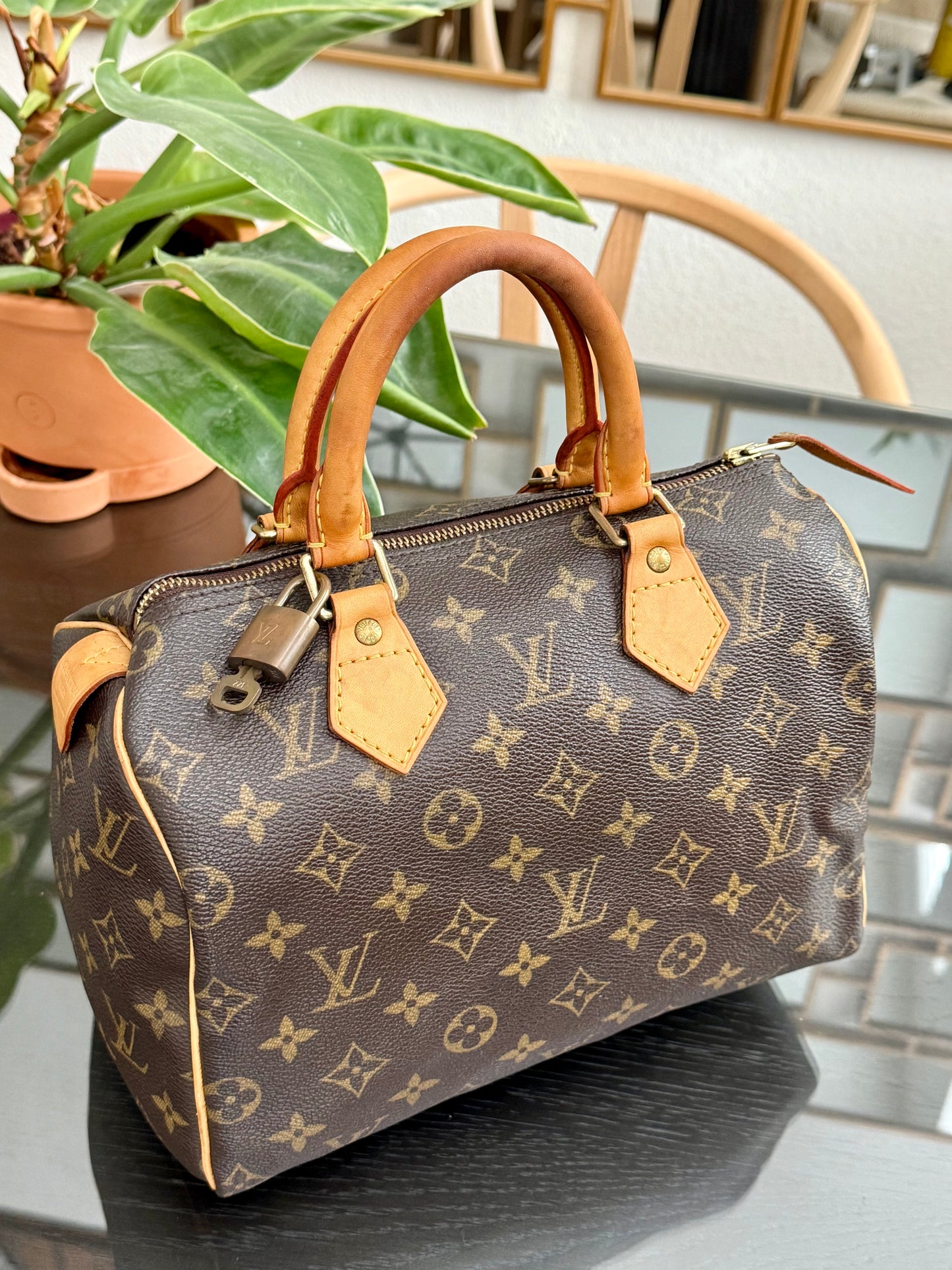 Speedy 25 in Monogram with Lock 🔐 and Key -🗓️ Year: 2005