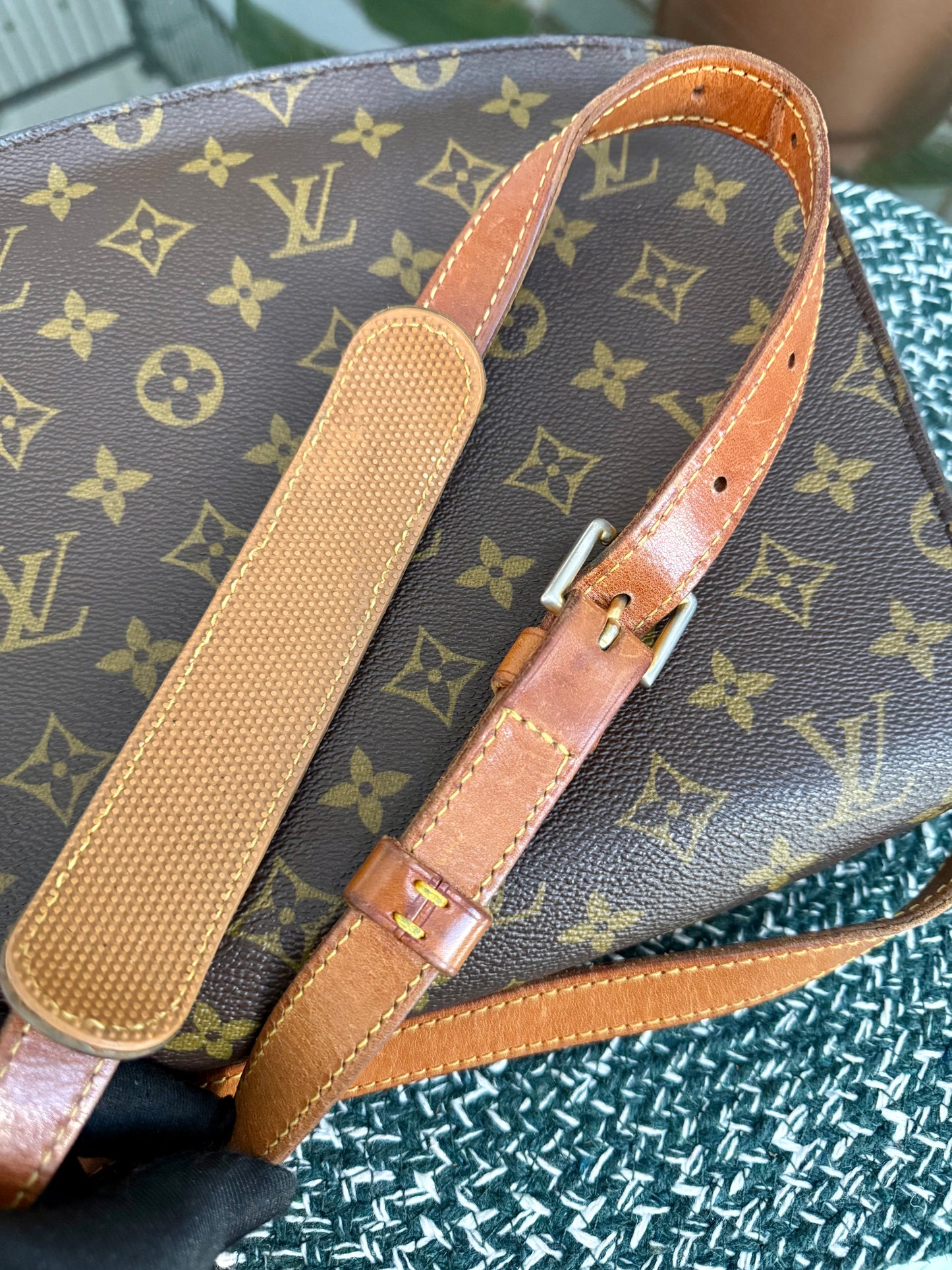 St. Cloud GM in Monogram 📅 Circa 80’s
💥No Peeling and No Stickiness💥