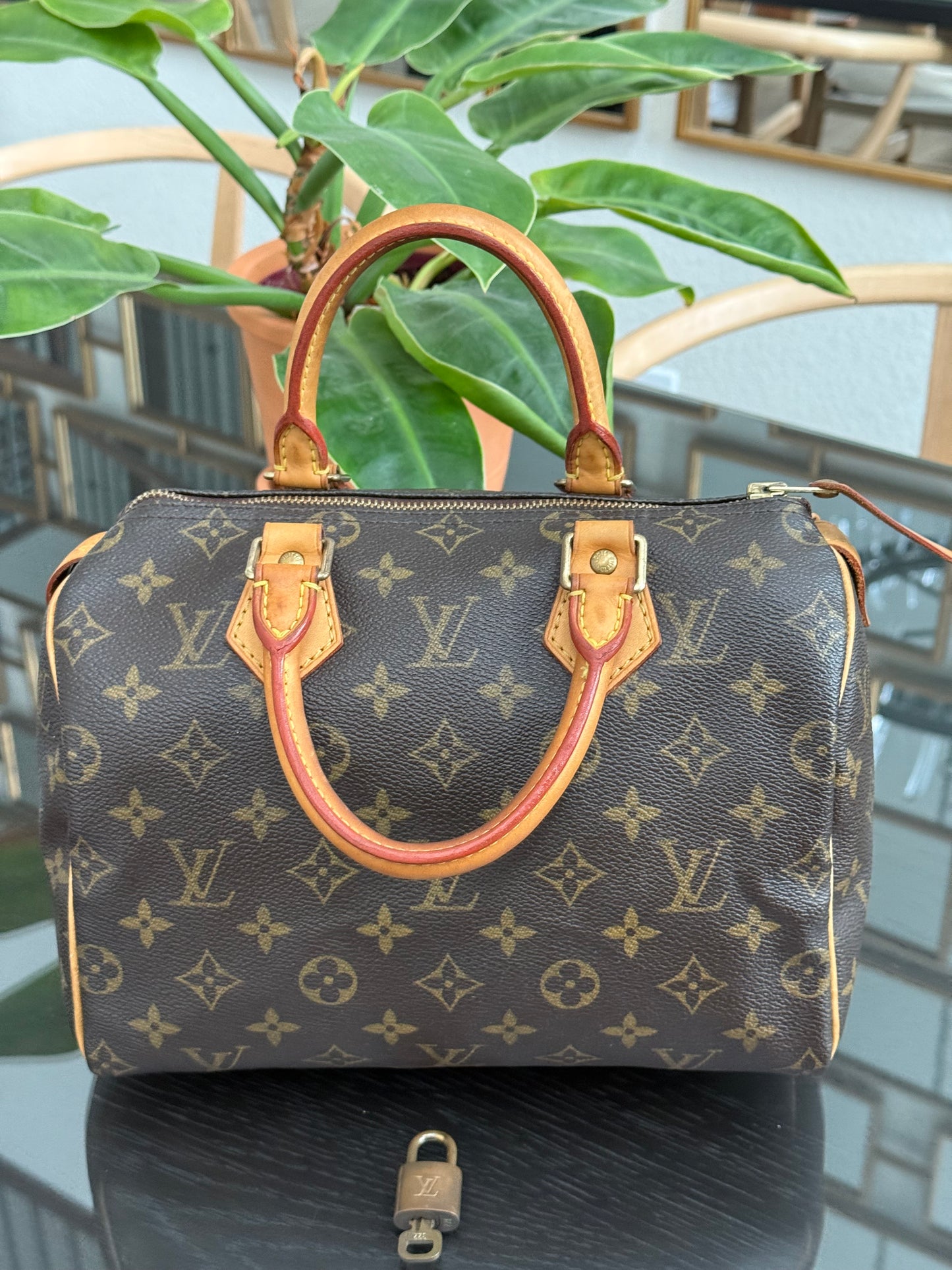 Speedy 25 in Monogram with Lock 🔐 and Key -🗓️ Year: 2005