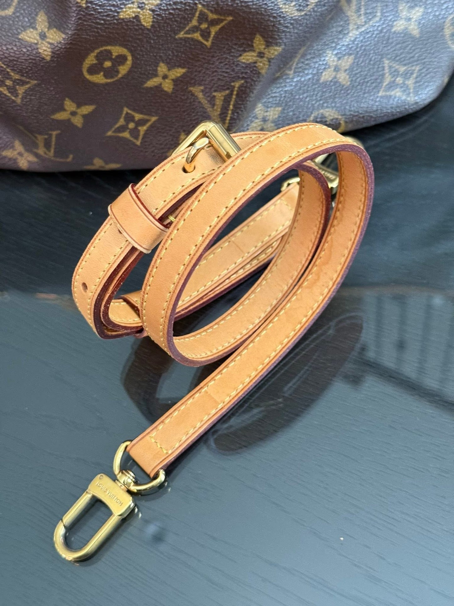 Palermo GM with Original Strap. Dustbag and Insert Organizer 🌺
Year: 2009