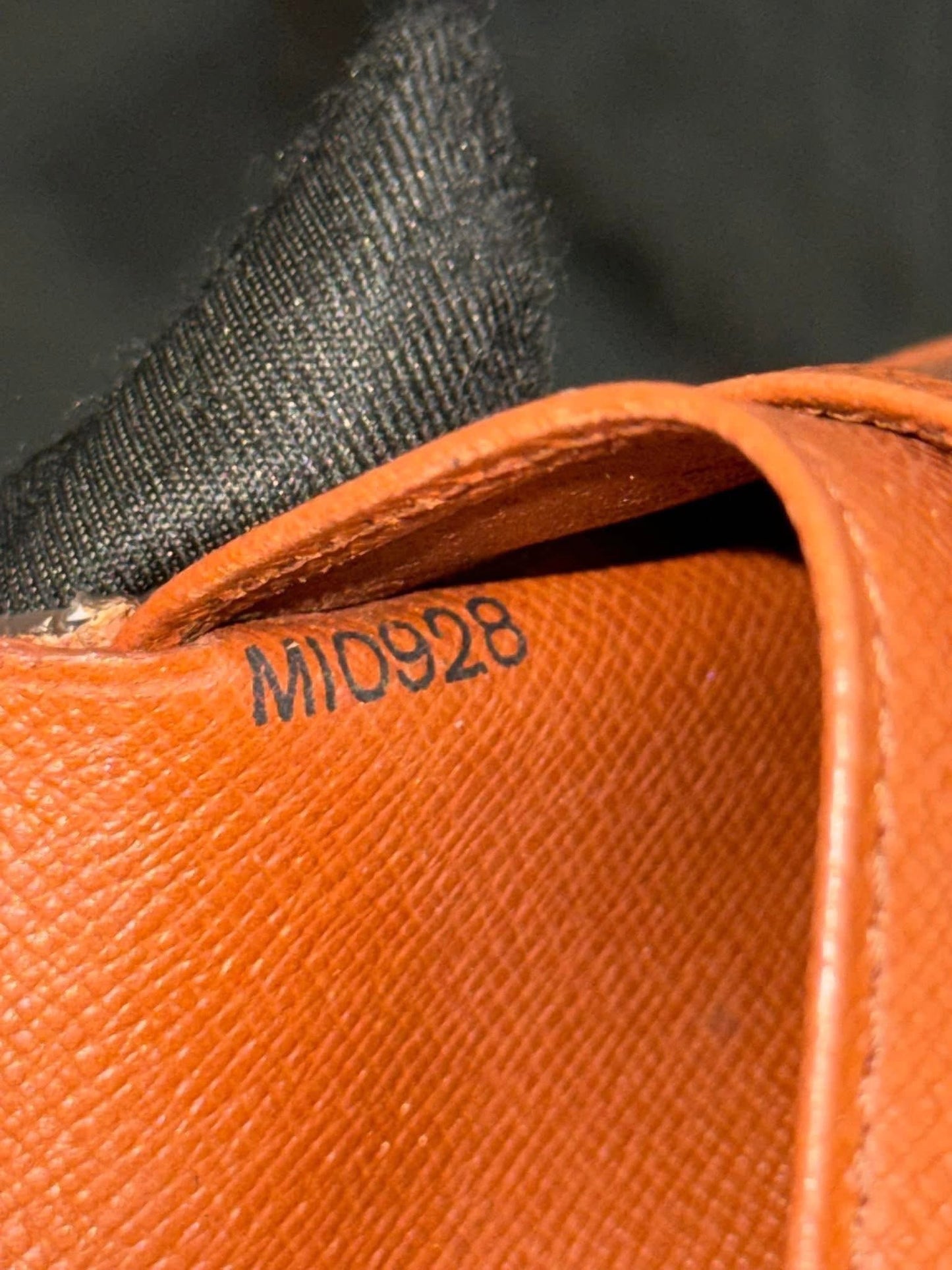 Kisslock Wallet in Monogram 🗓️ Year: 1998