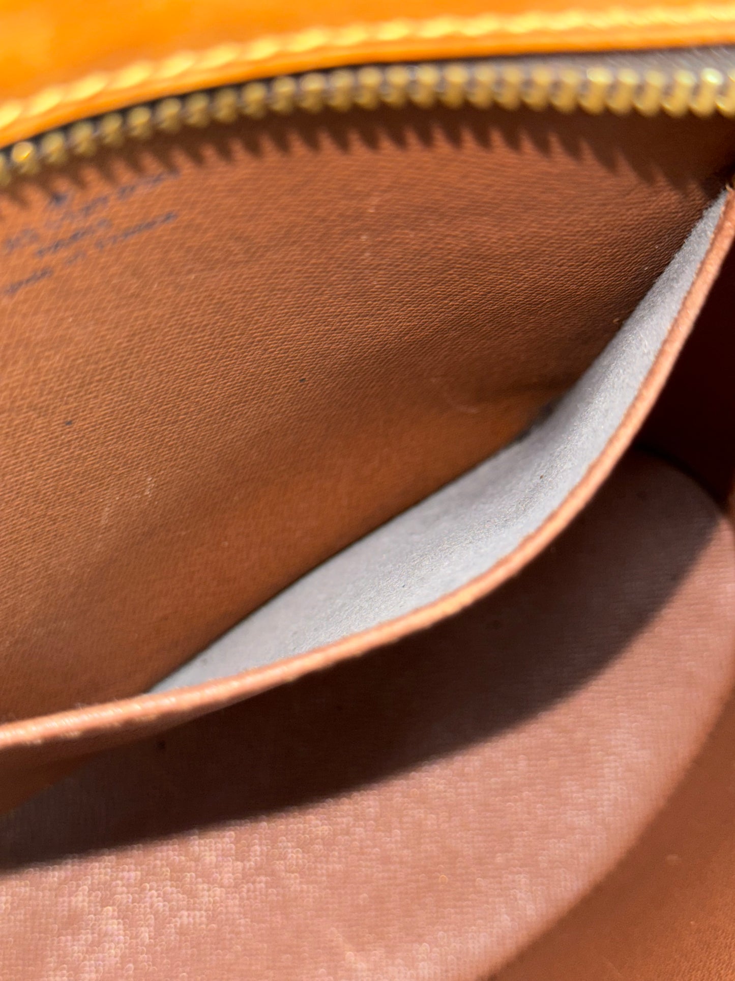 Drouot Crossbody 📅 Year: 1997