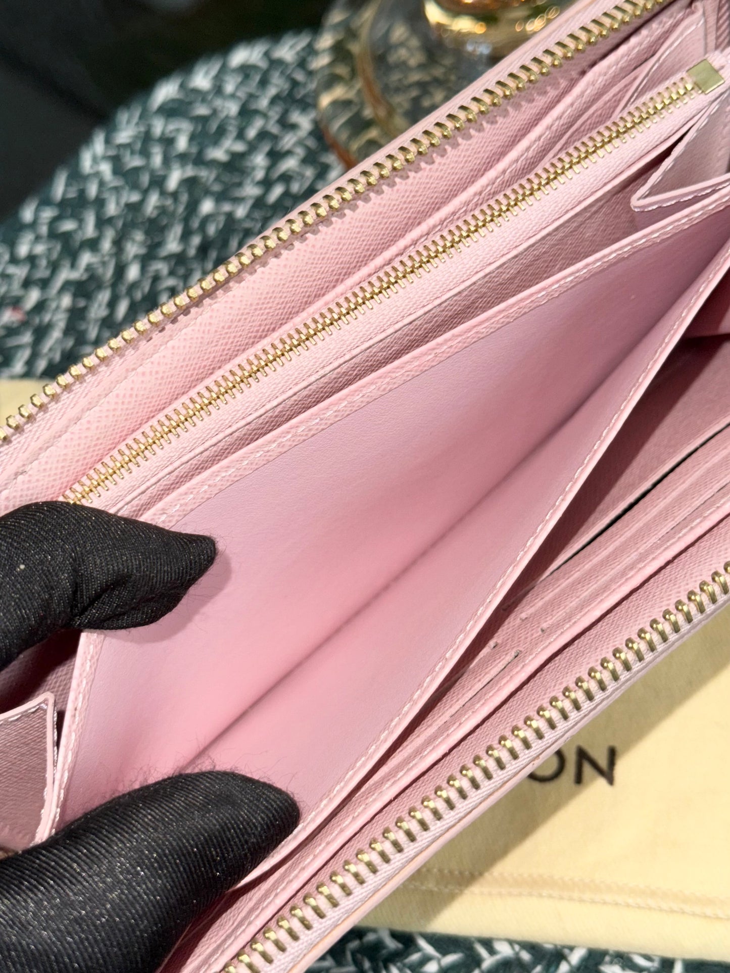 Zippy Long Wallet Azur in Rose Ballerine with Dustbag 🗓️ Year: 2018