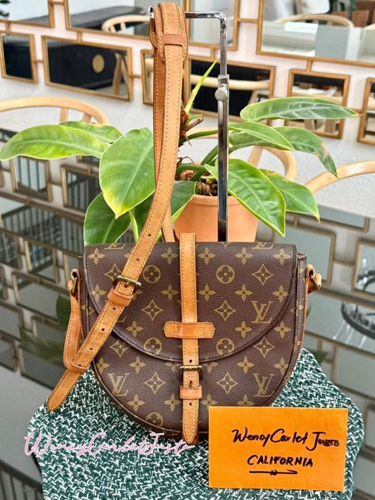 Chantilly MM Crossbody Bag 📅 Year: 1990
