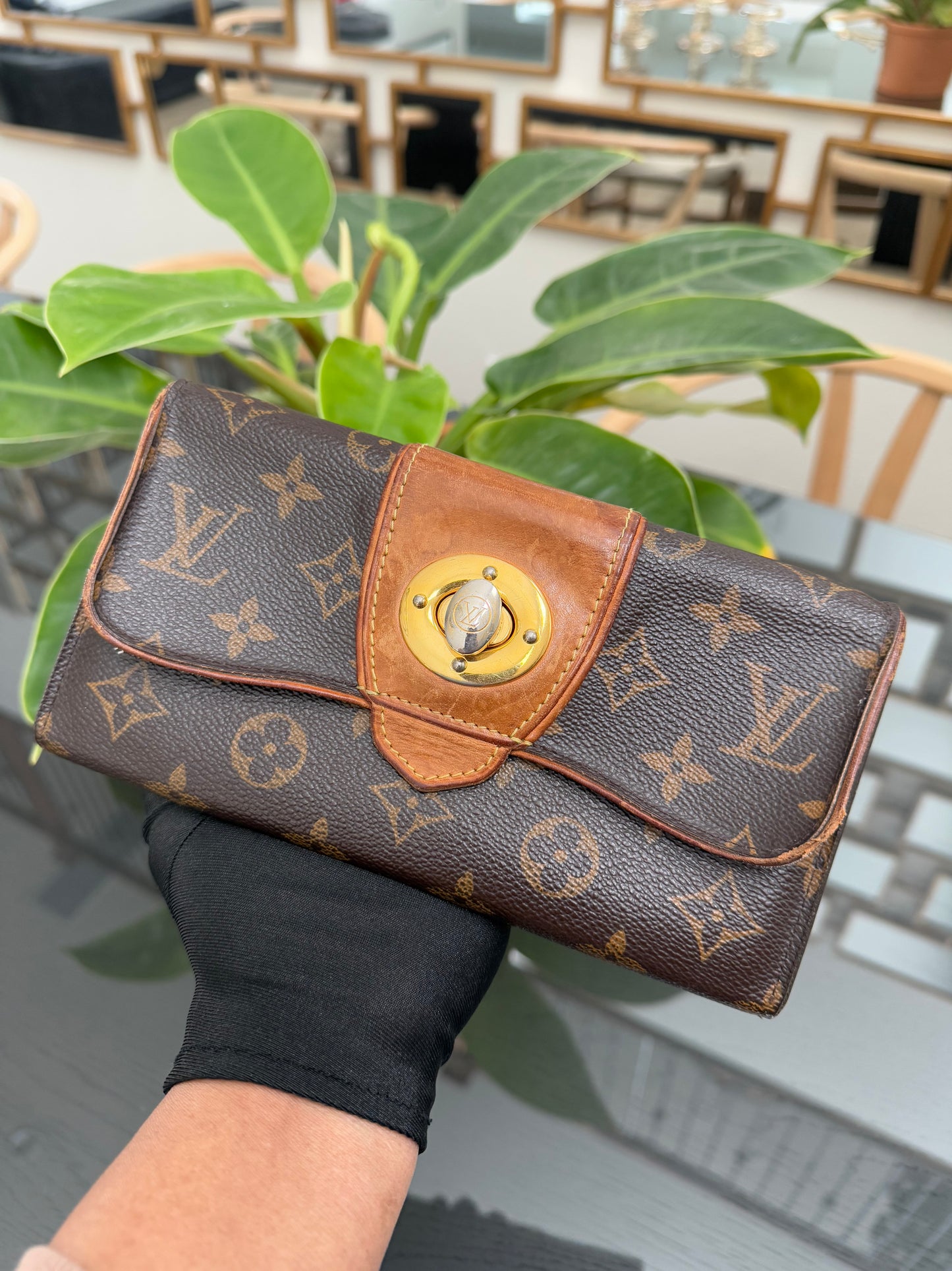 Boetie Wallet w/ 16 Cardholders - 📅 Year: 2011