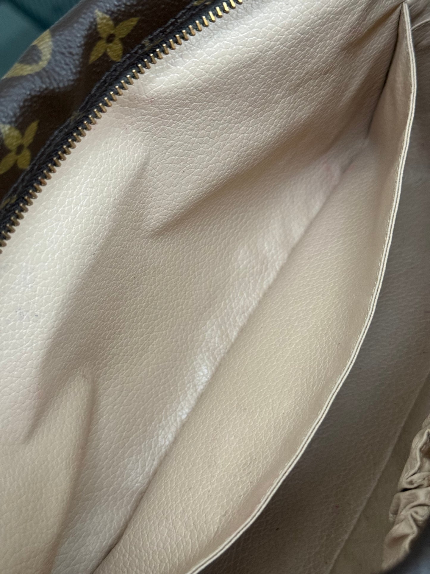 Trousse 28 📅 Year: 1987