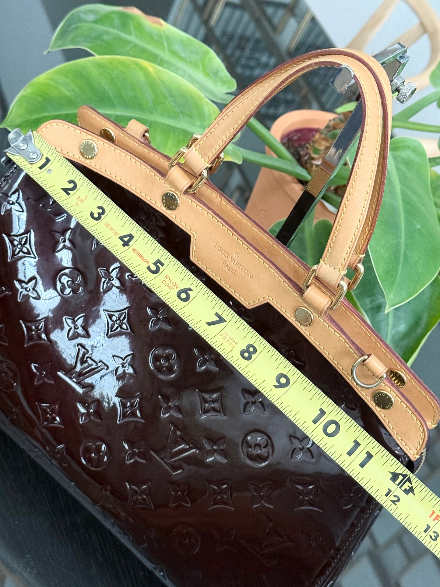 Vernis Brea MM Amarante with Original Strap , Dustbag and Insert Organizer 🗓️ Year: 2013