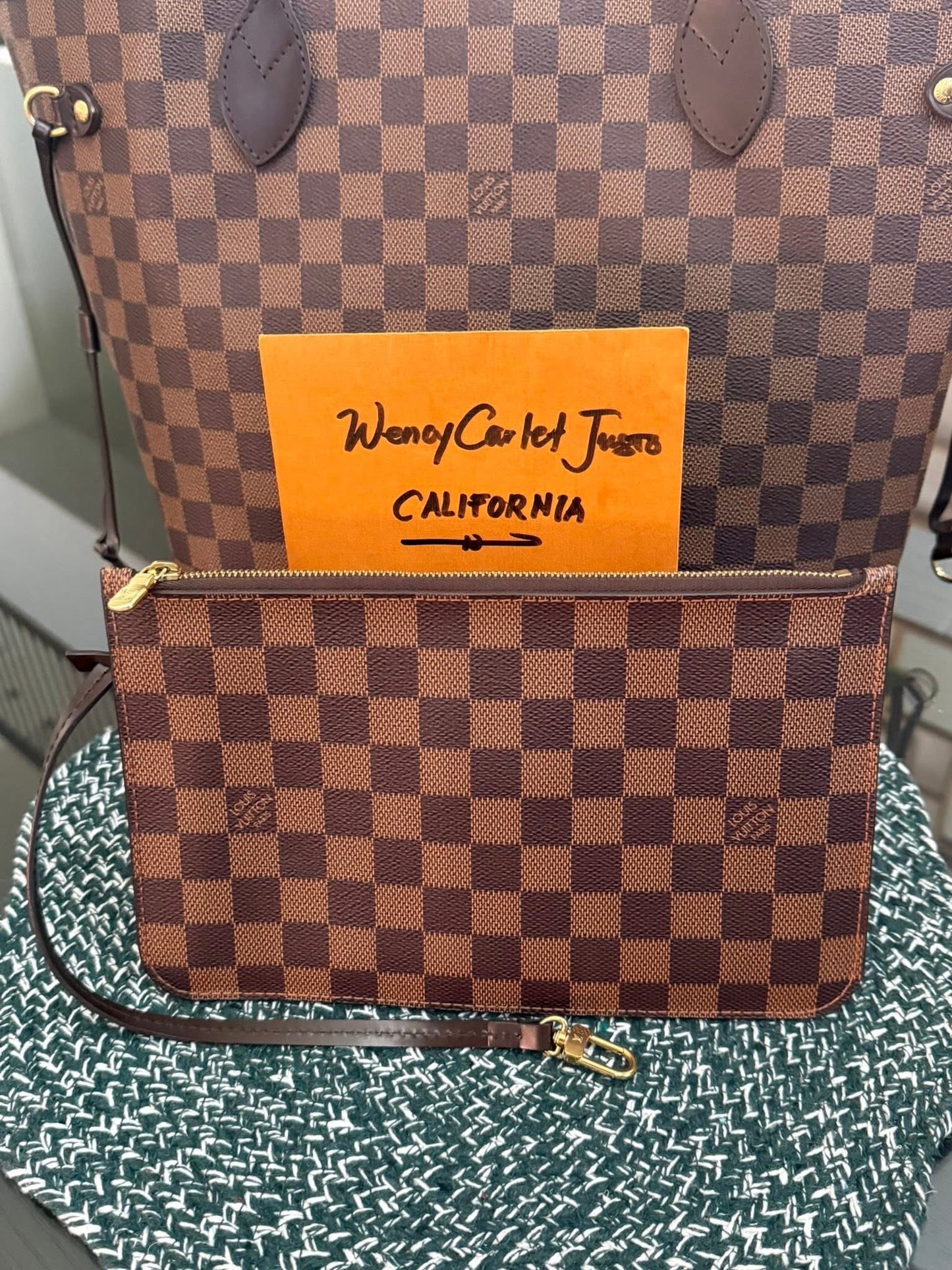 Neverfull MM in DE with Pouch comes with Dustbag and Non branded Twilly 🌺 📅 Year: 2015