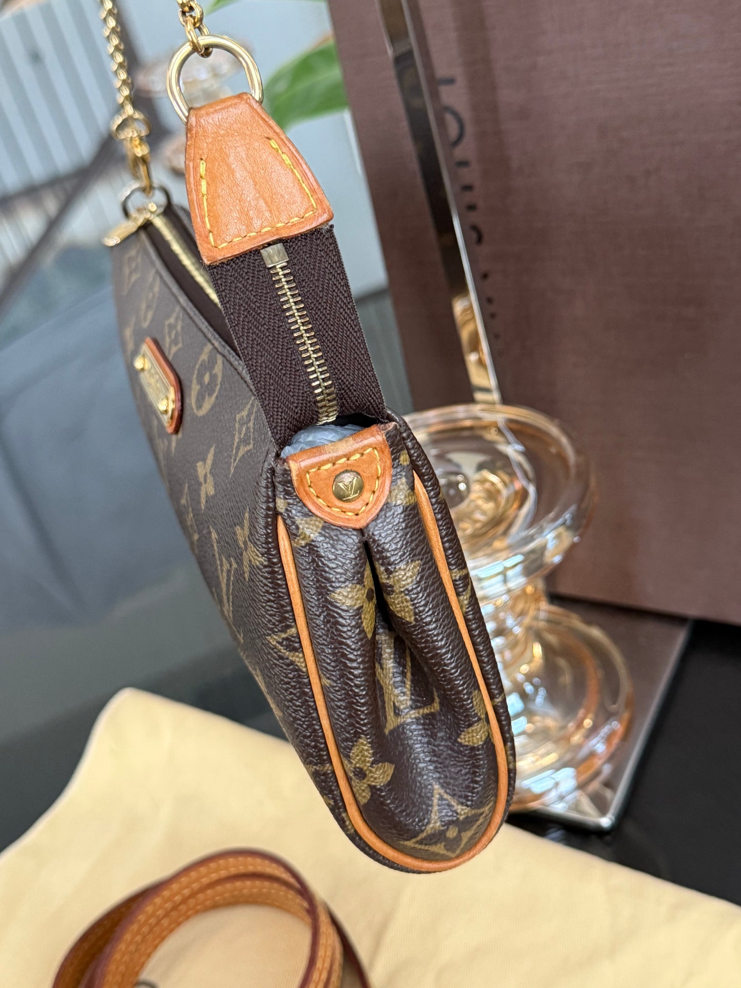 Eva Clutch with Original Strap,Box and Dustbag🗓️ Year: 2009