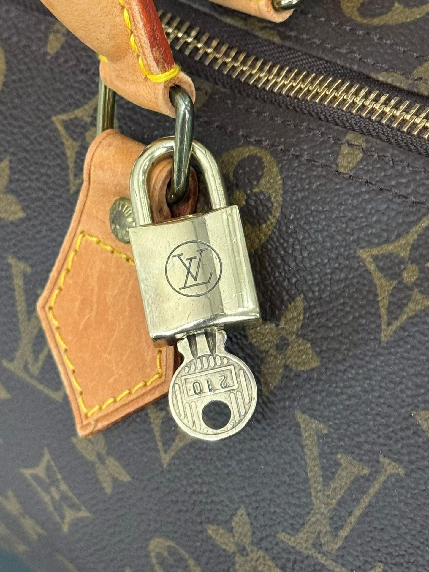 Speedy 30 with Lock 🔐 and Key 🔑 🗓️ Year: 1990