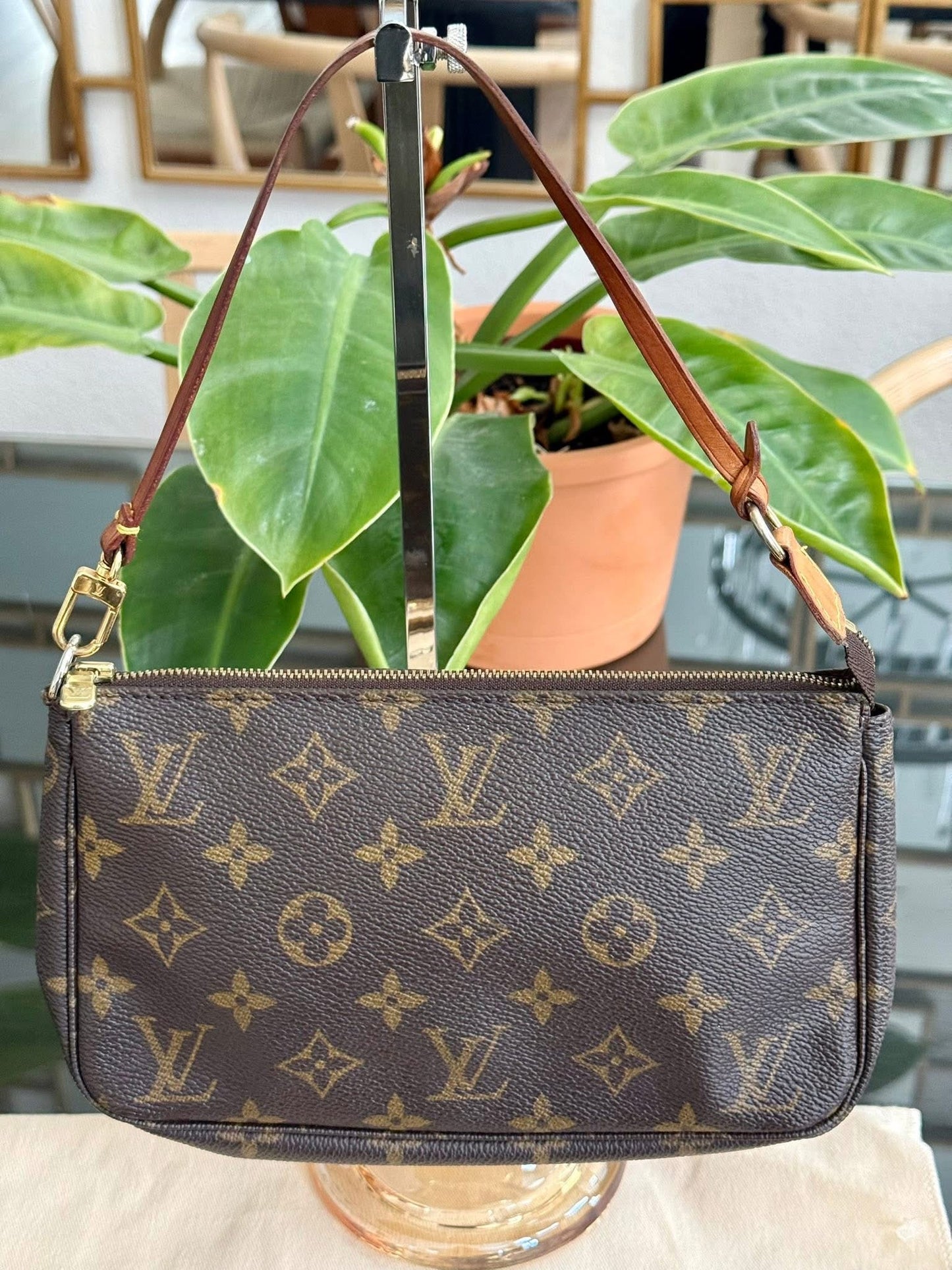 Pochette Accessories with Dustbag 📅 Year: 1999