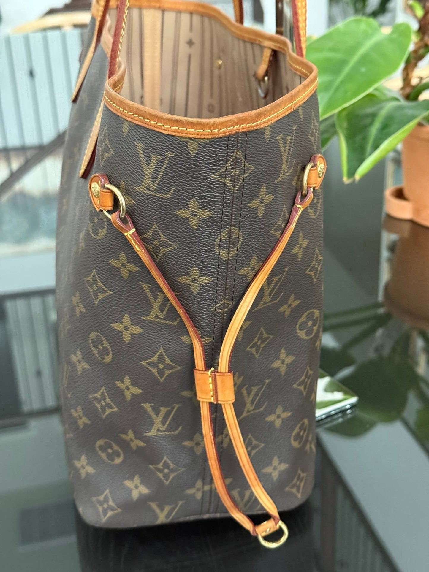 Neverfull MM with Dustbag and Insert Organizer 📅 Year: 2011