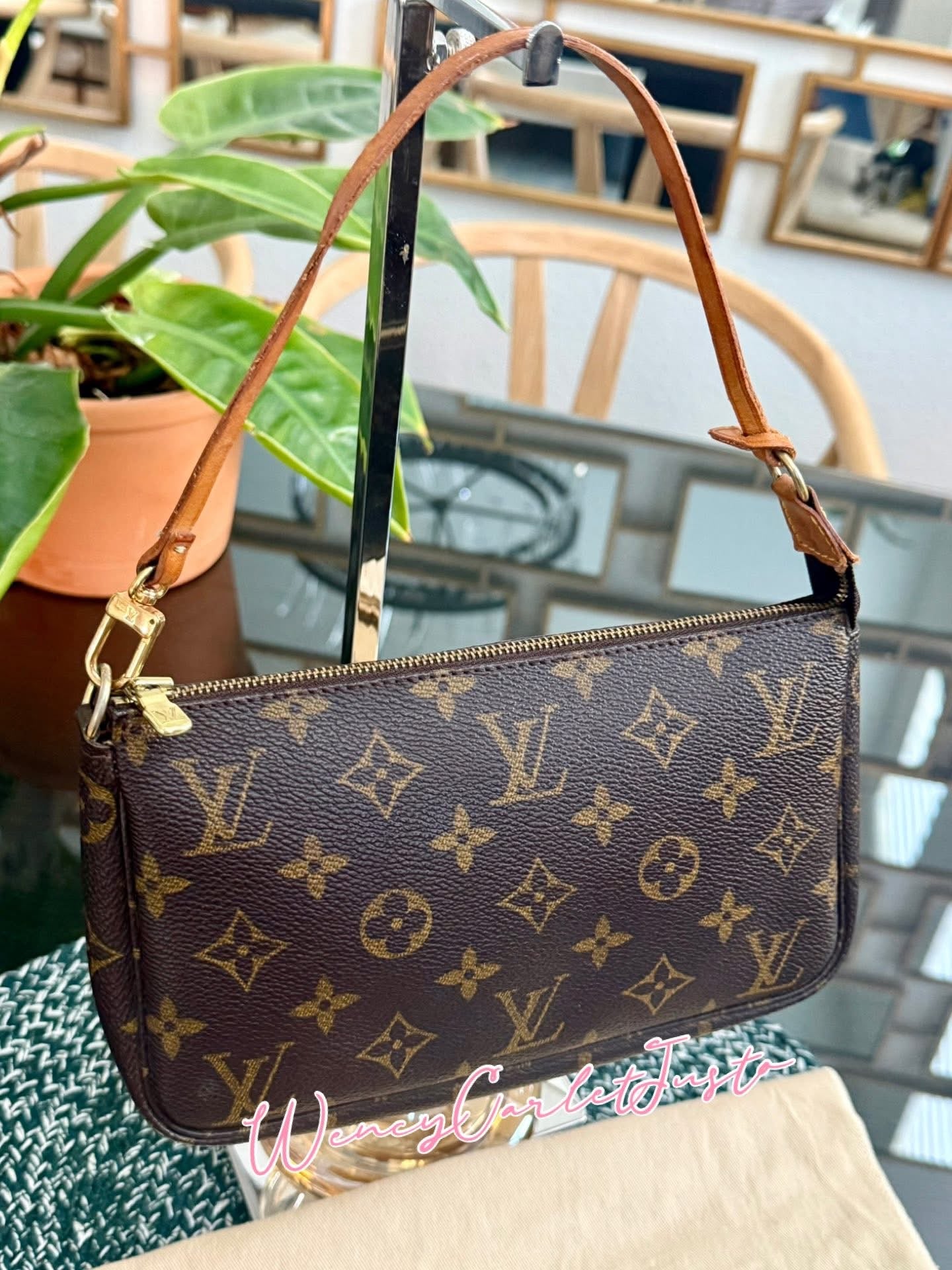 Pochette Accessories with Dustbag 📅 Year: 1999