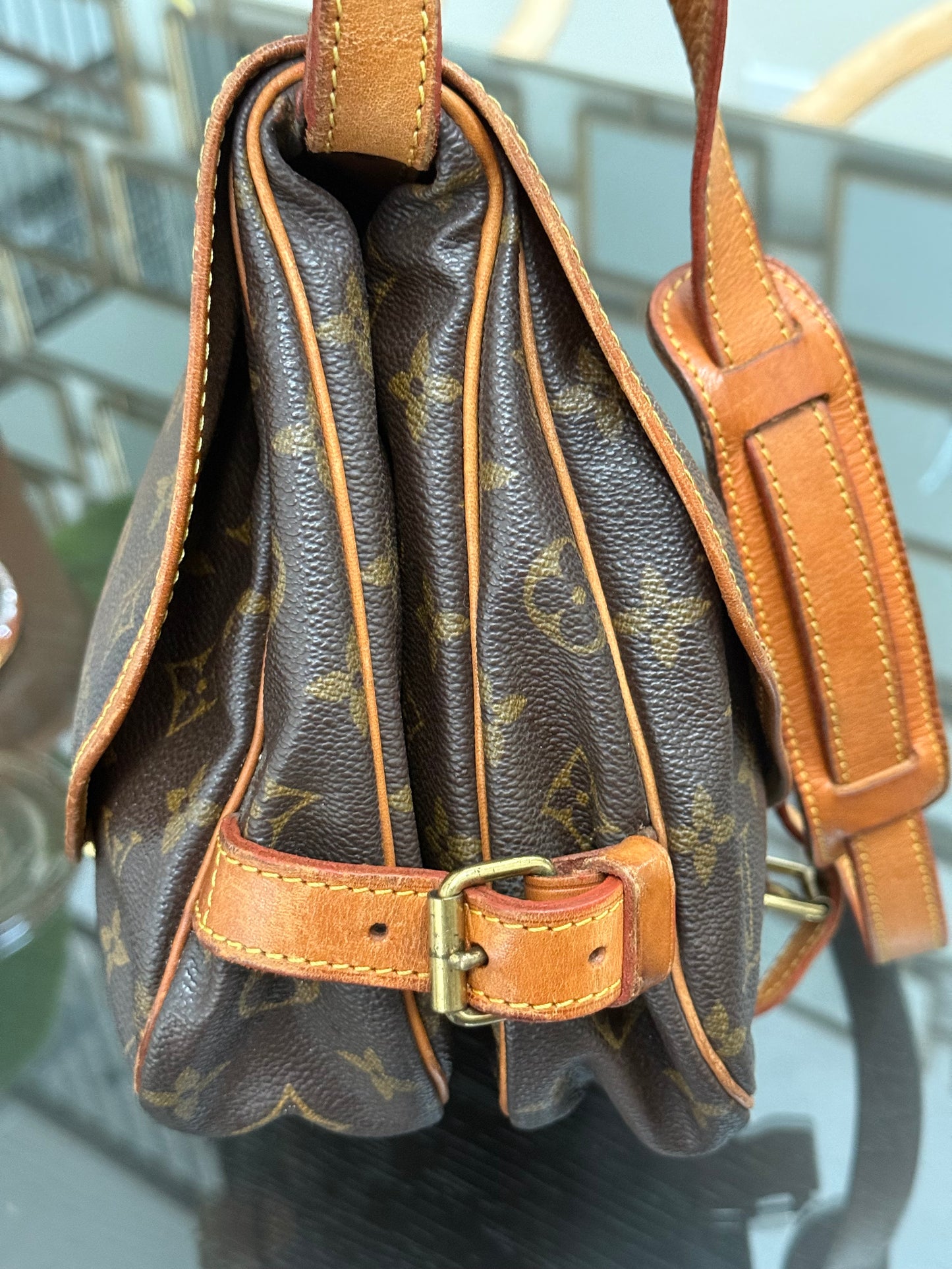 Saumur 30 Crossbody -🗓️ Year: 1992