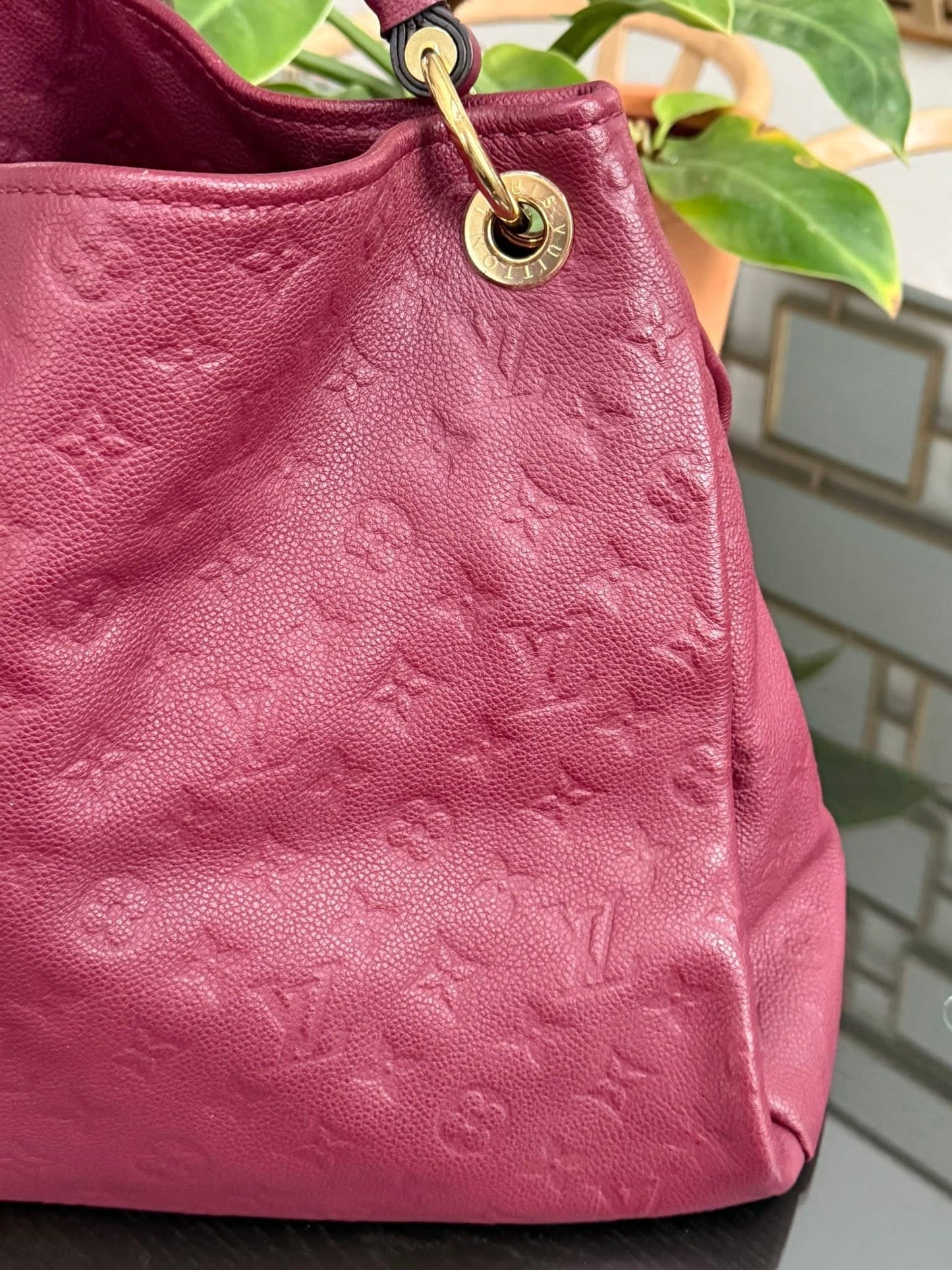 Artsy MM Empriente in Burgundy with Dustbag and Insert Organizer 📅 Year: 2017