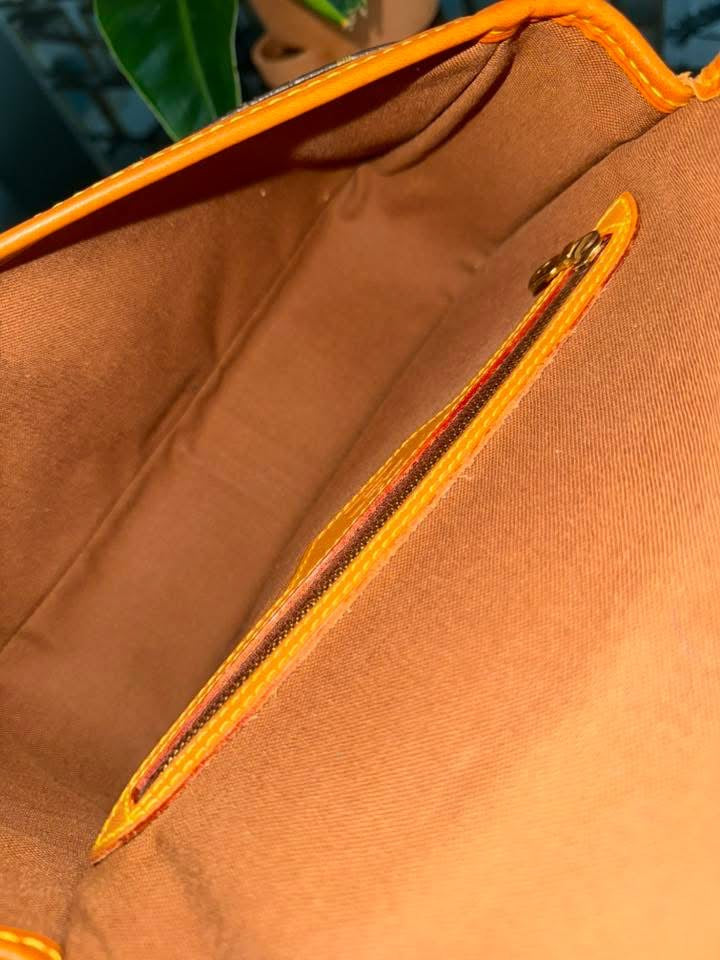 Sologne Crossbody 📅 Year: 2000