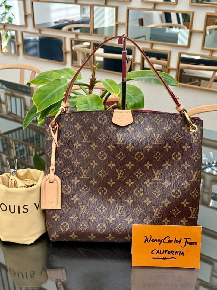Graceful PM in Peony with Dustbag 📅 Microchipped