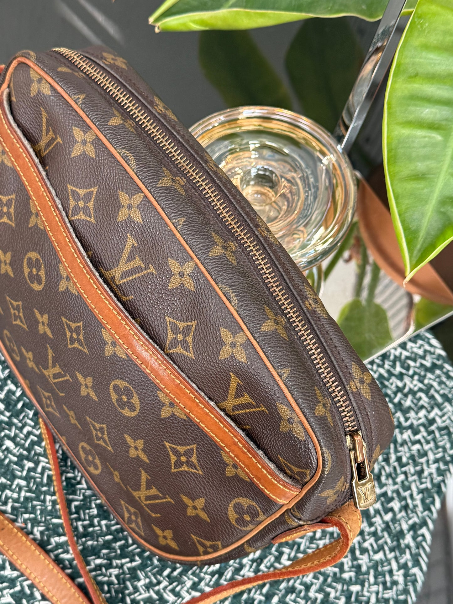 Jeaunefille MM Crossbody 📅 Year: 1990