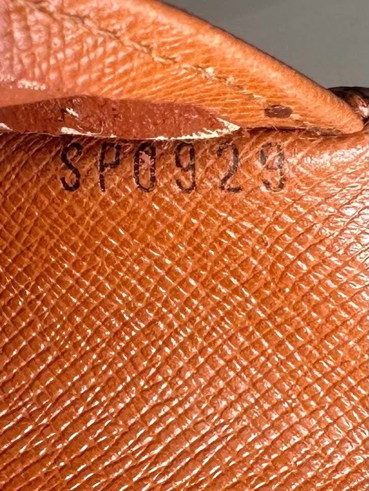 Etui Wallet Passport Holder in Monogram with 6 Cardholders 🗓️ Year: 1999