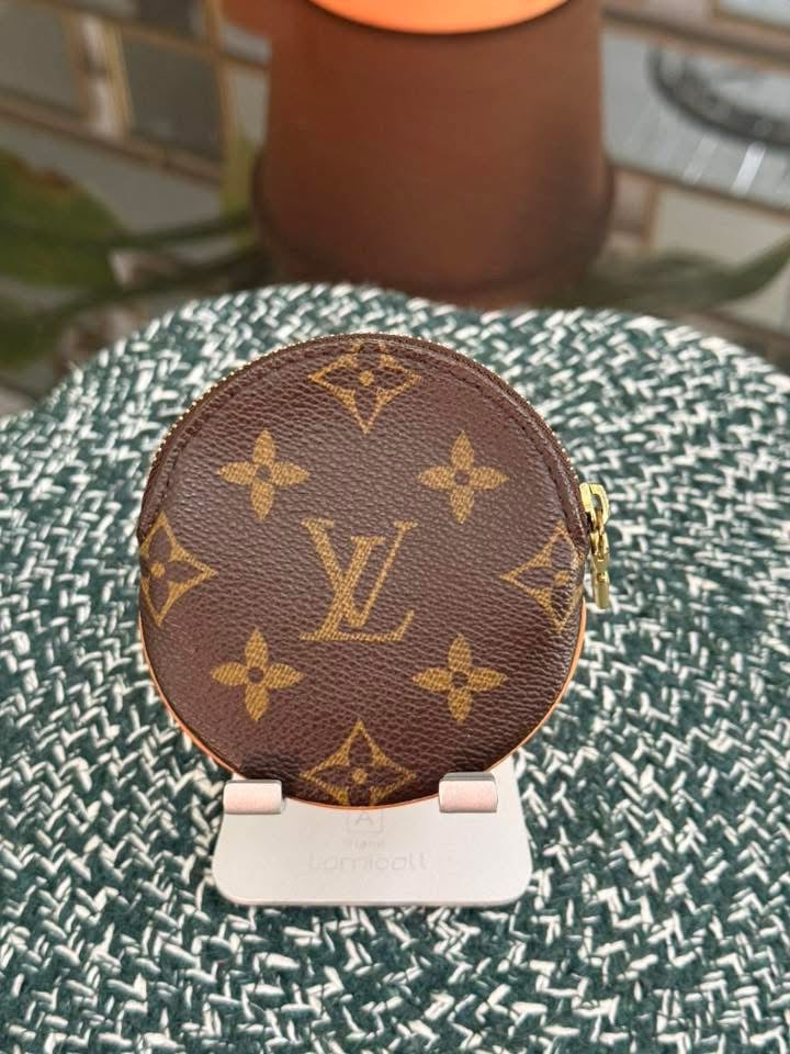 Monogram Round Coin Pouch 🗓️ Year: 2005