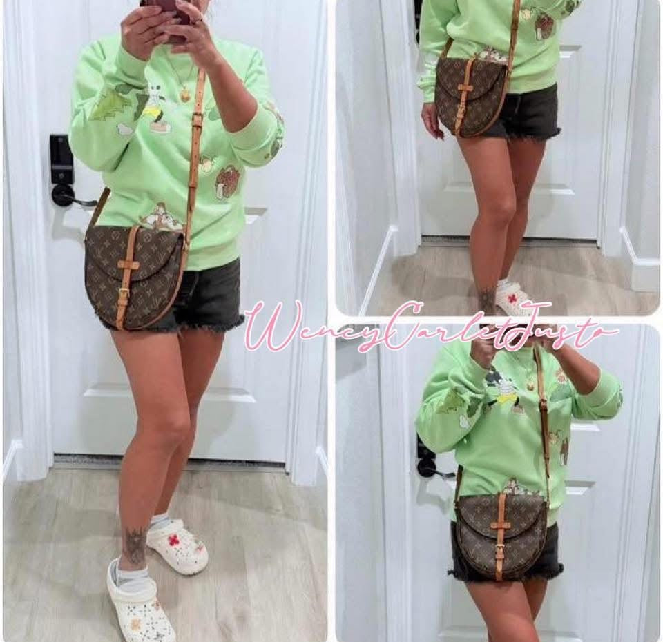 Chantilly MM Crossbody Bag 🌺 📅 Year: 1995