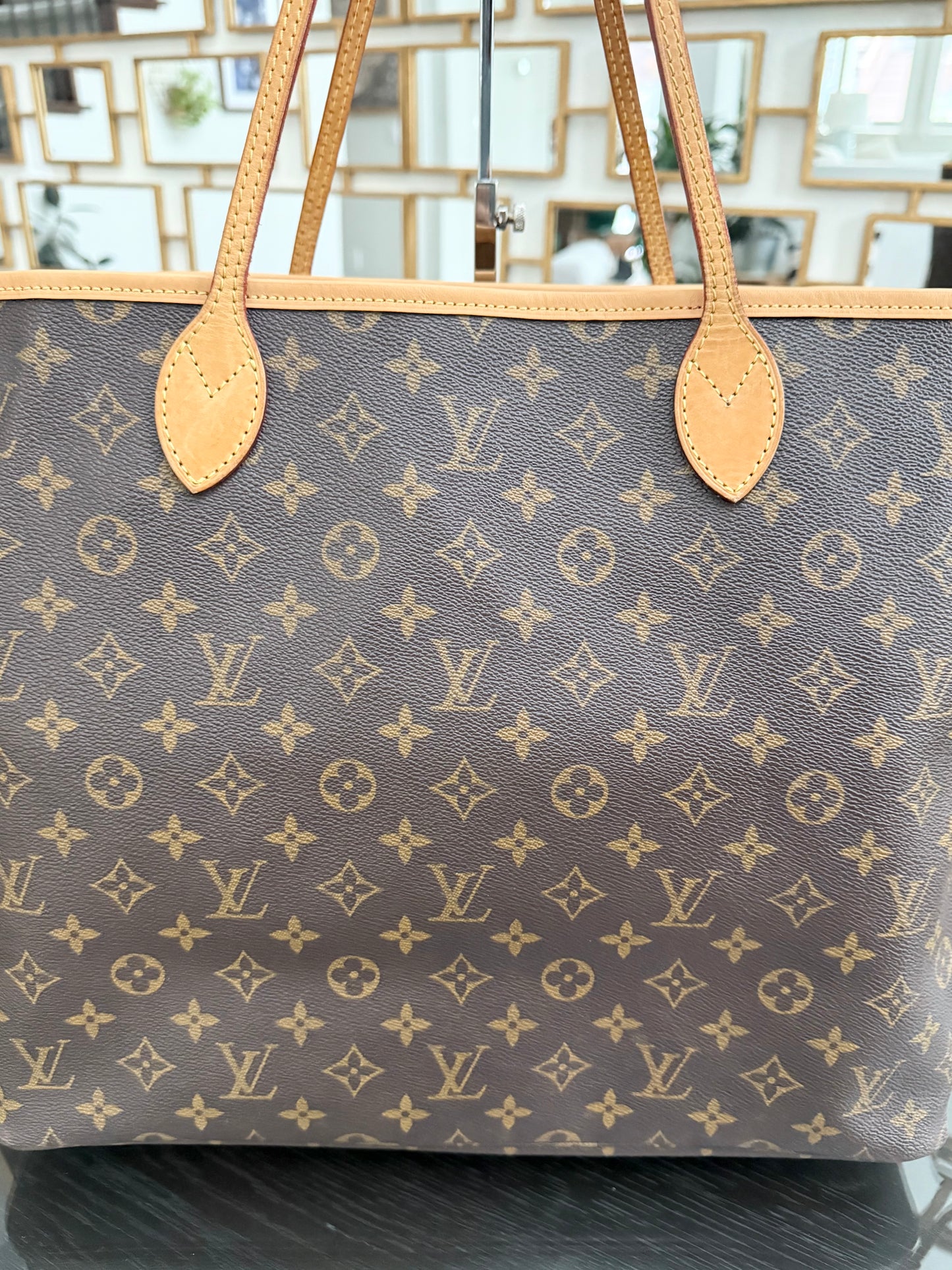 Neverfull GM in Monogram with Dustbag and Insert Organizer 📅 Year: 2007